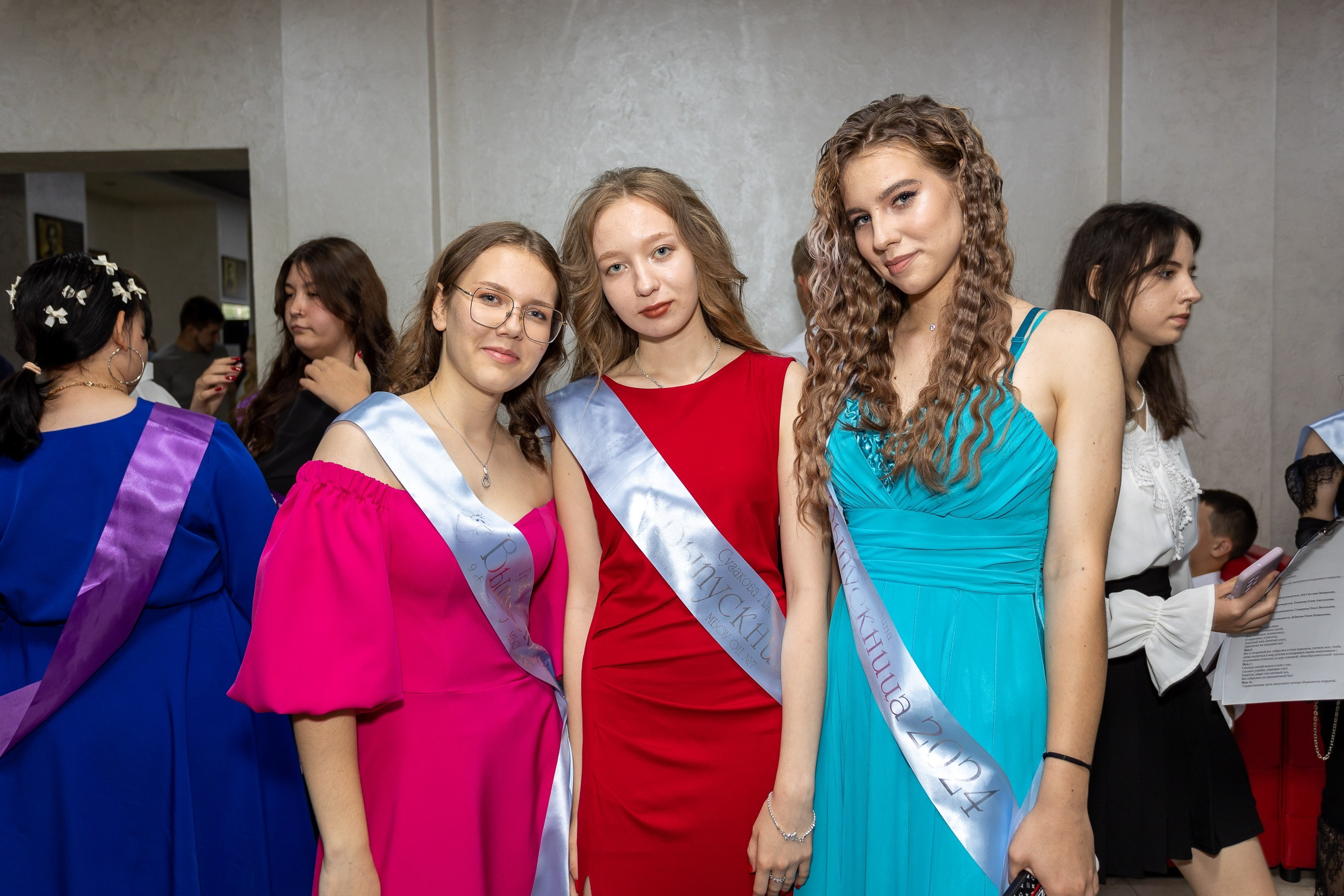 Вручение аттестата и выпускной вечер. Выпускные альбомы Майкоп, Краснодар Елена Золотарева