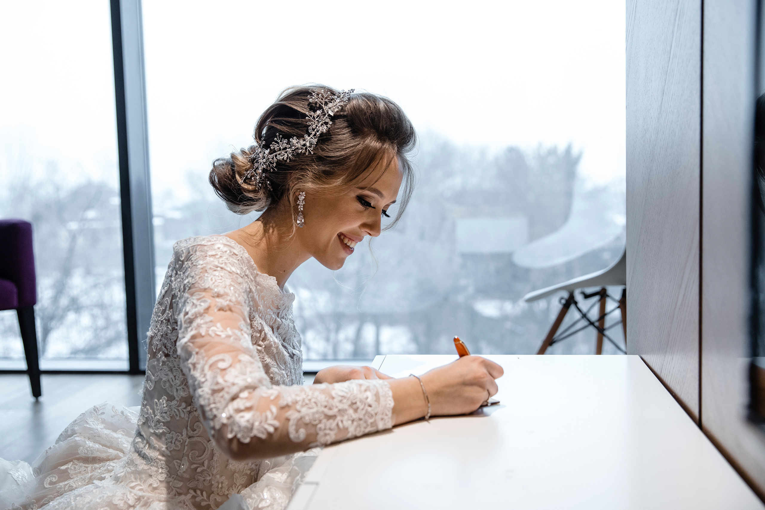 Невеста пишет письмо своему мужу