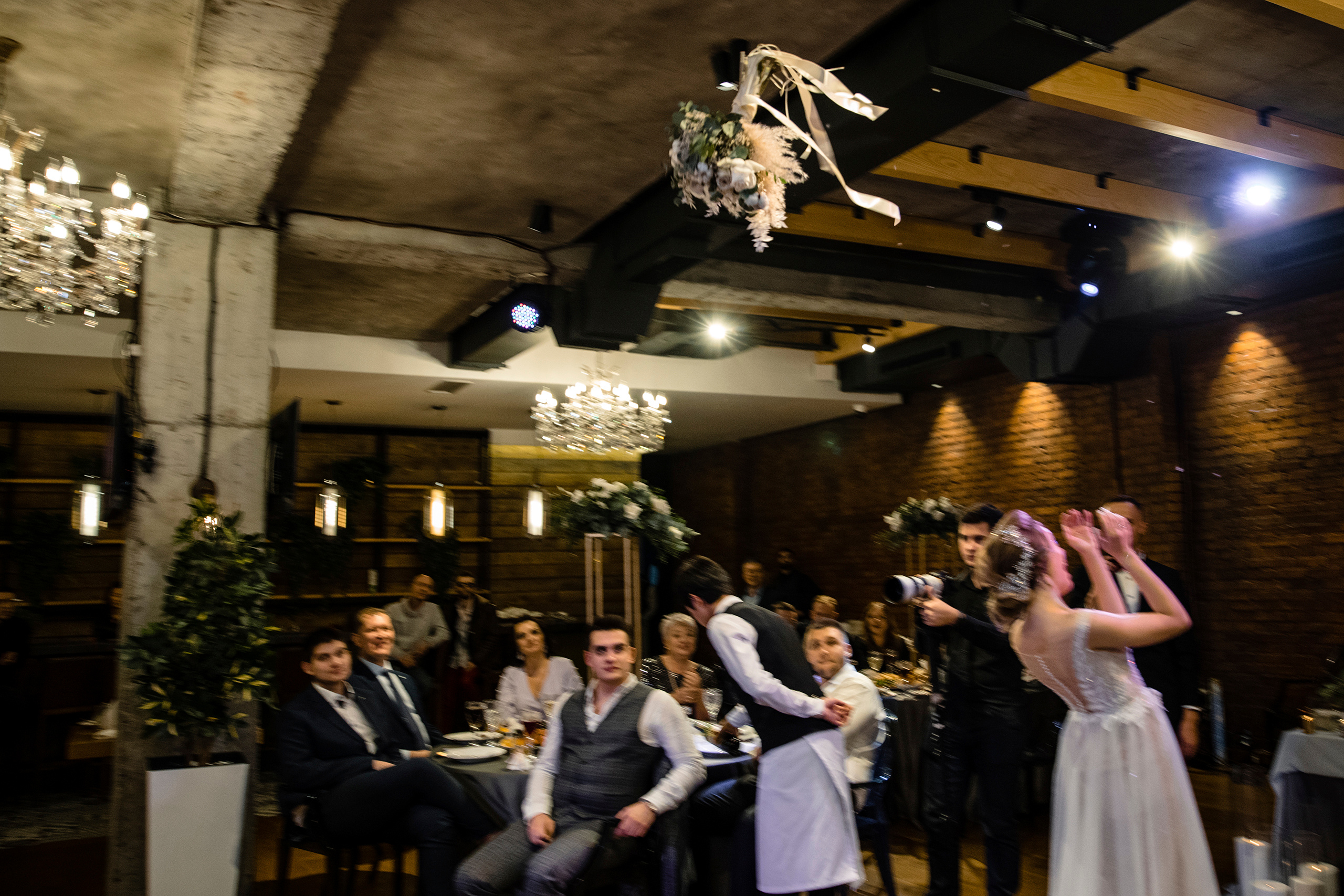 Бросание свадебного букета