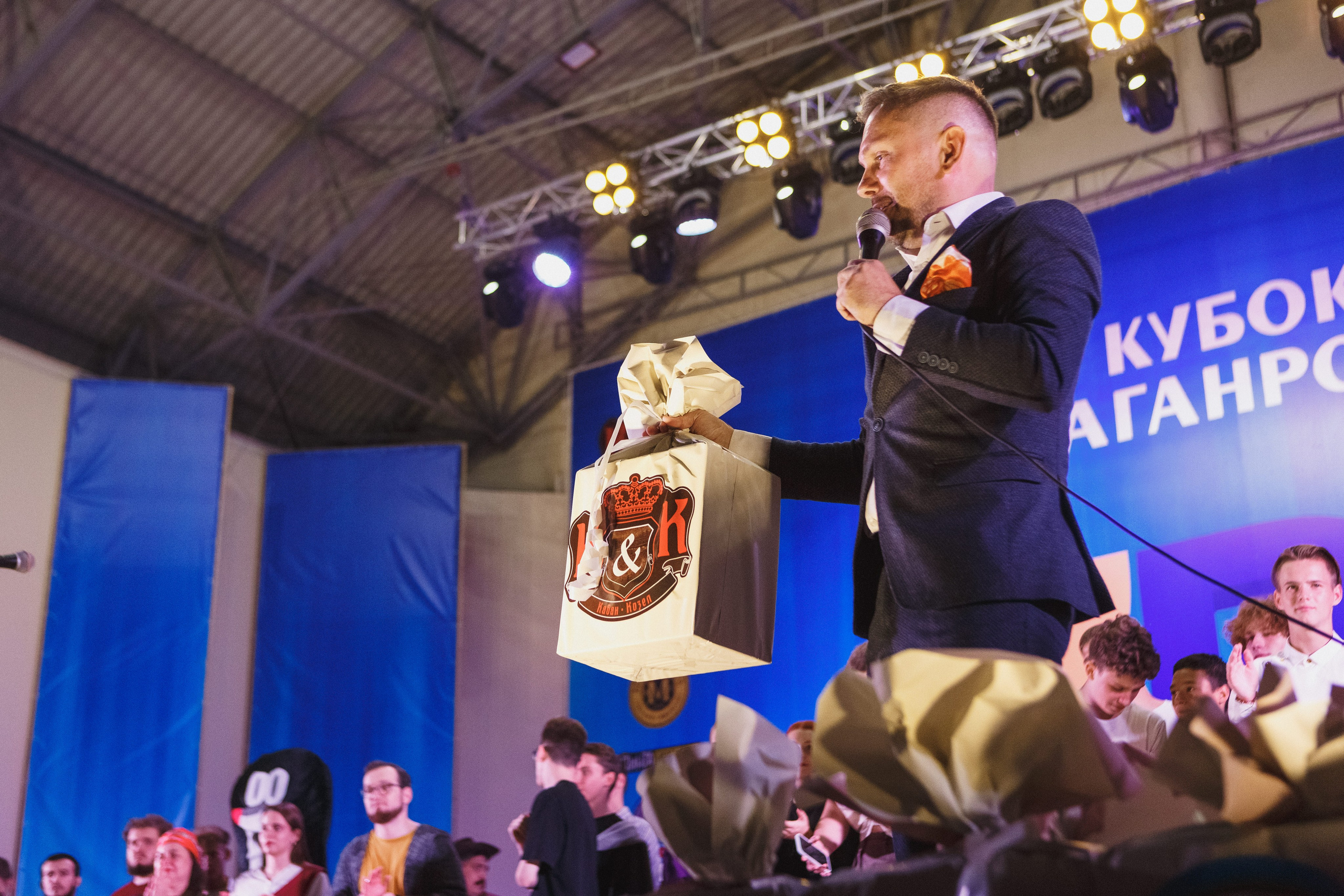 Шутки с уголка: Весёлый день с КВН в Парке Горького Таганрога. Свадебный и семейный фотограф в Таганроге Бакарюк Антон