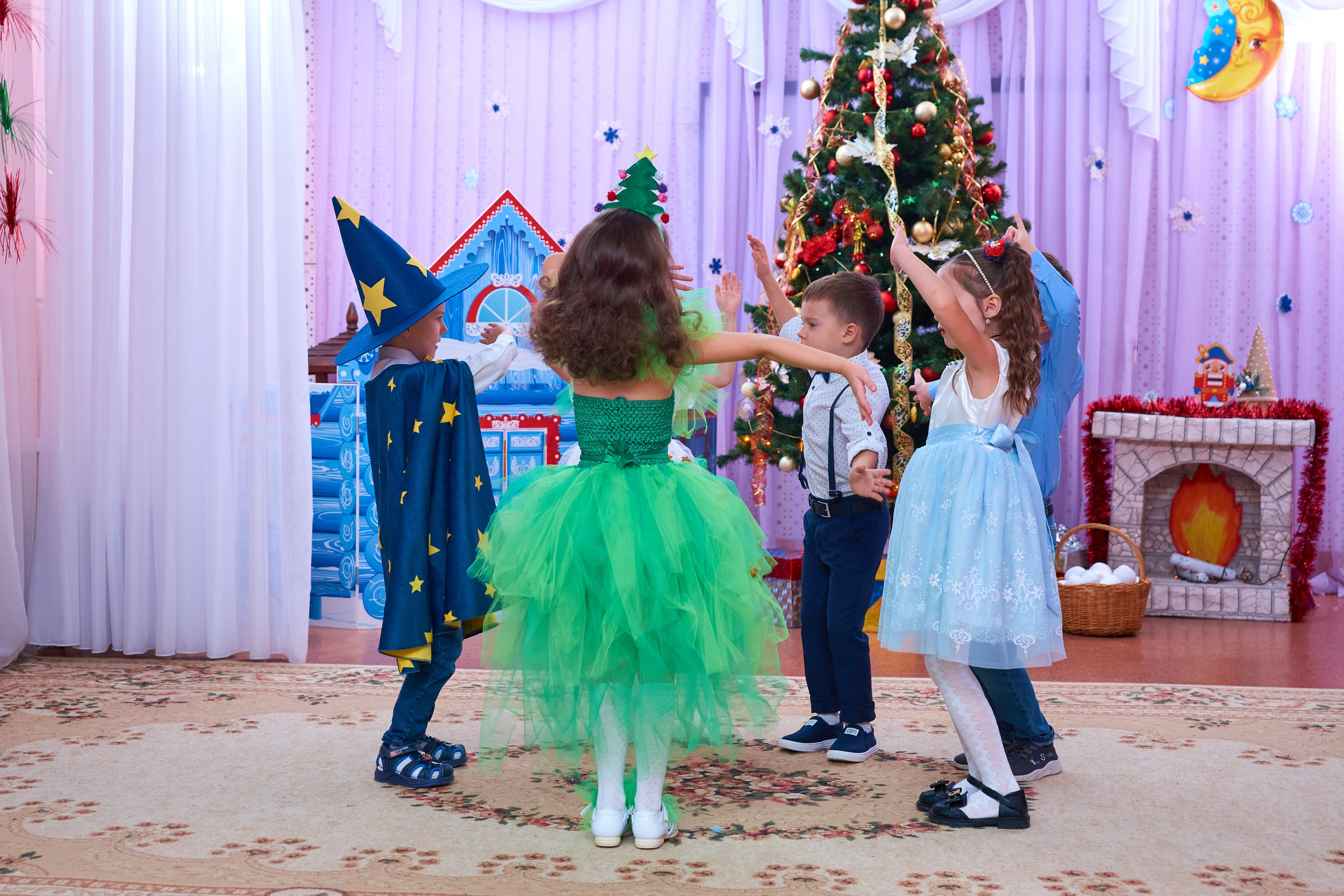 Новогодние утренники. Childrenfoto.ru