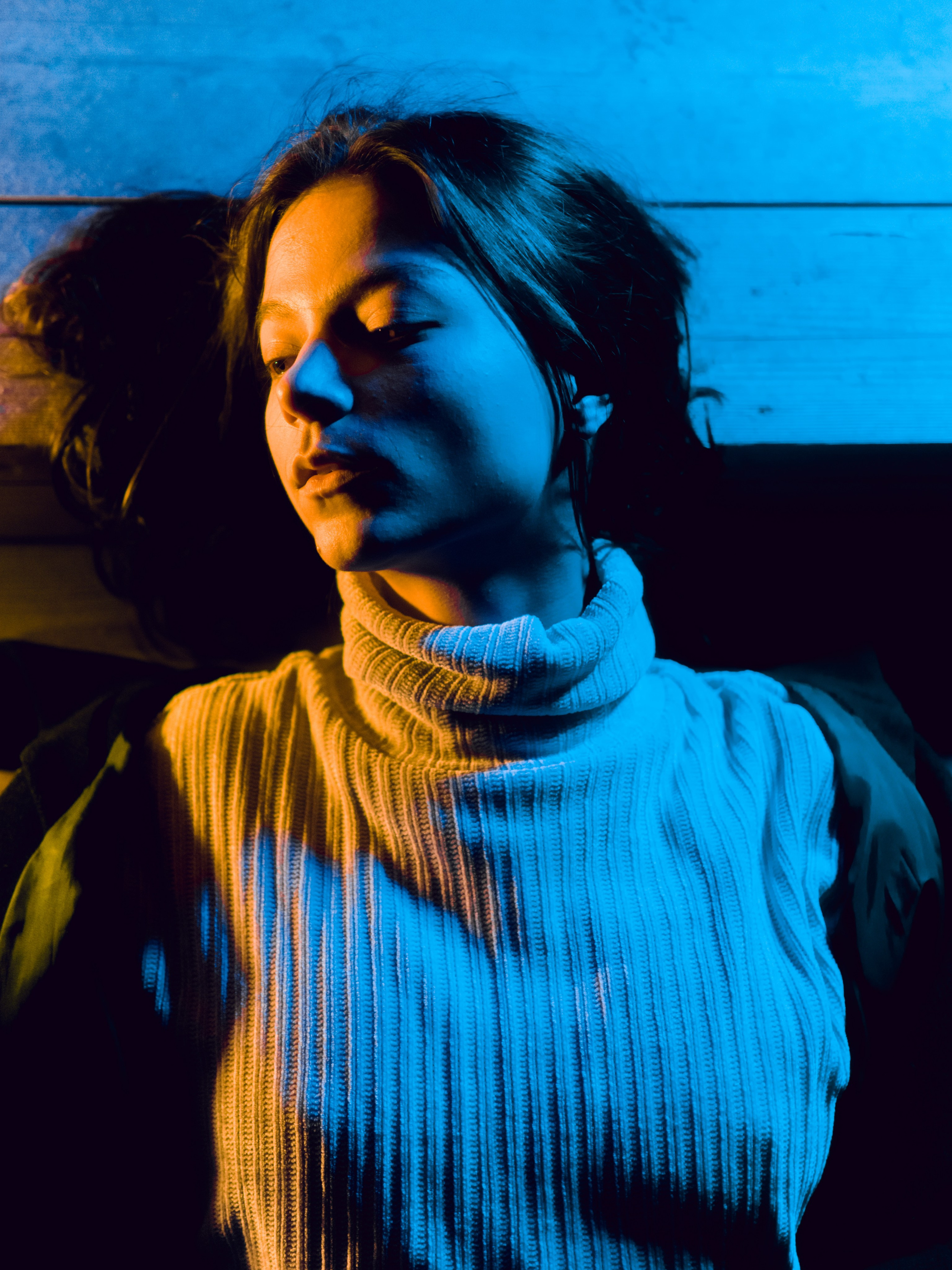 Лера с цветным светом. Главная