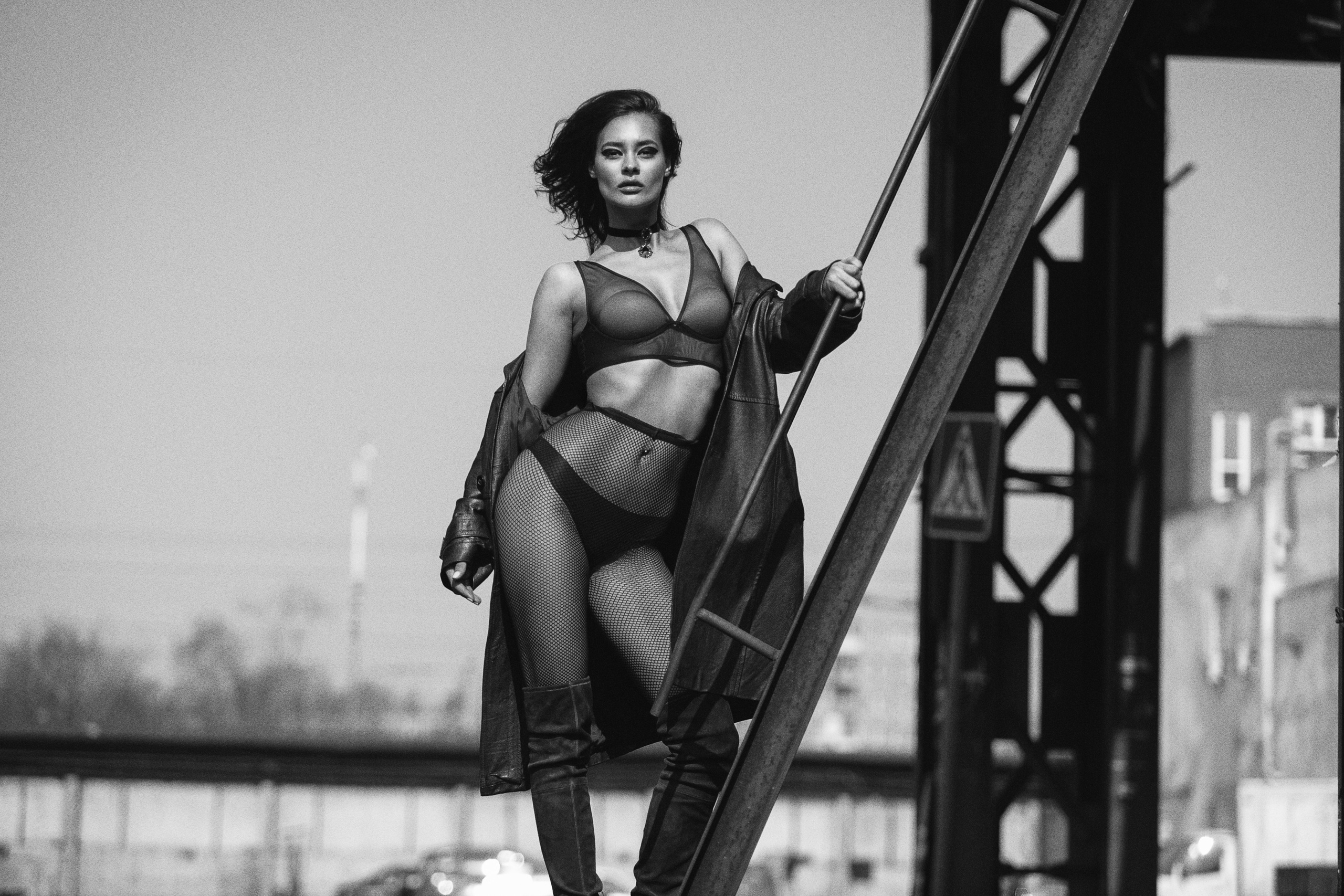 Черно-белая фотосессия в белье. Фотограф Продюсер в горах КБР / Москва  Нальчик Горы