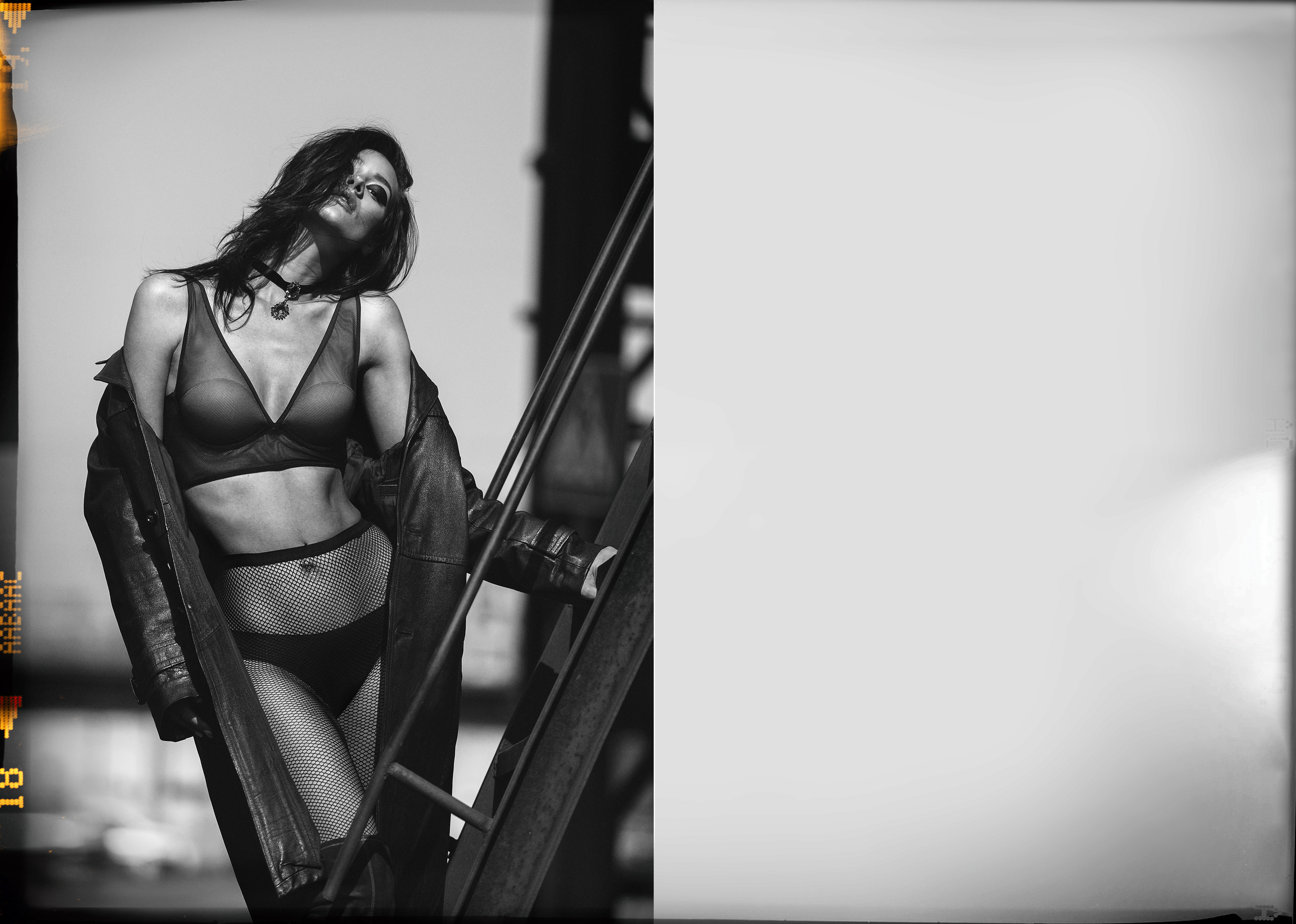 Черно-белая фотосессия в белье. Фотограф Продюсер в горах КБР / Москва  Нальчик Горы