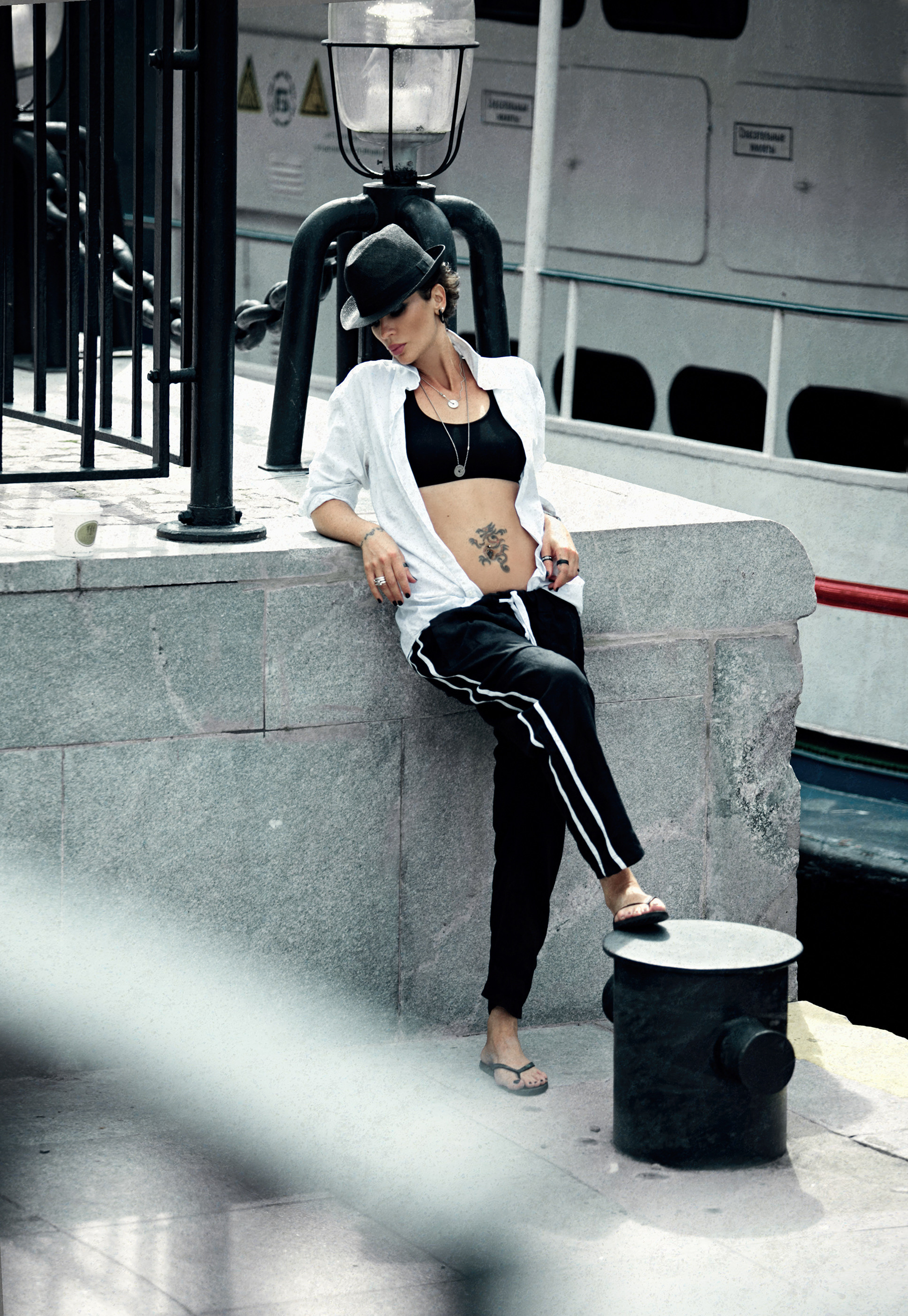 Чб фотосессия на набережной в Москве. Фотограф Продюсер в горах КБР / Москва  Нальчик Горы