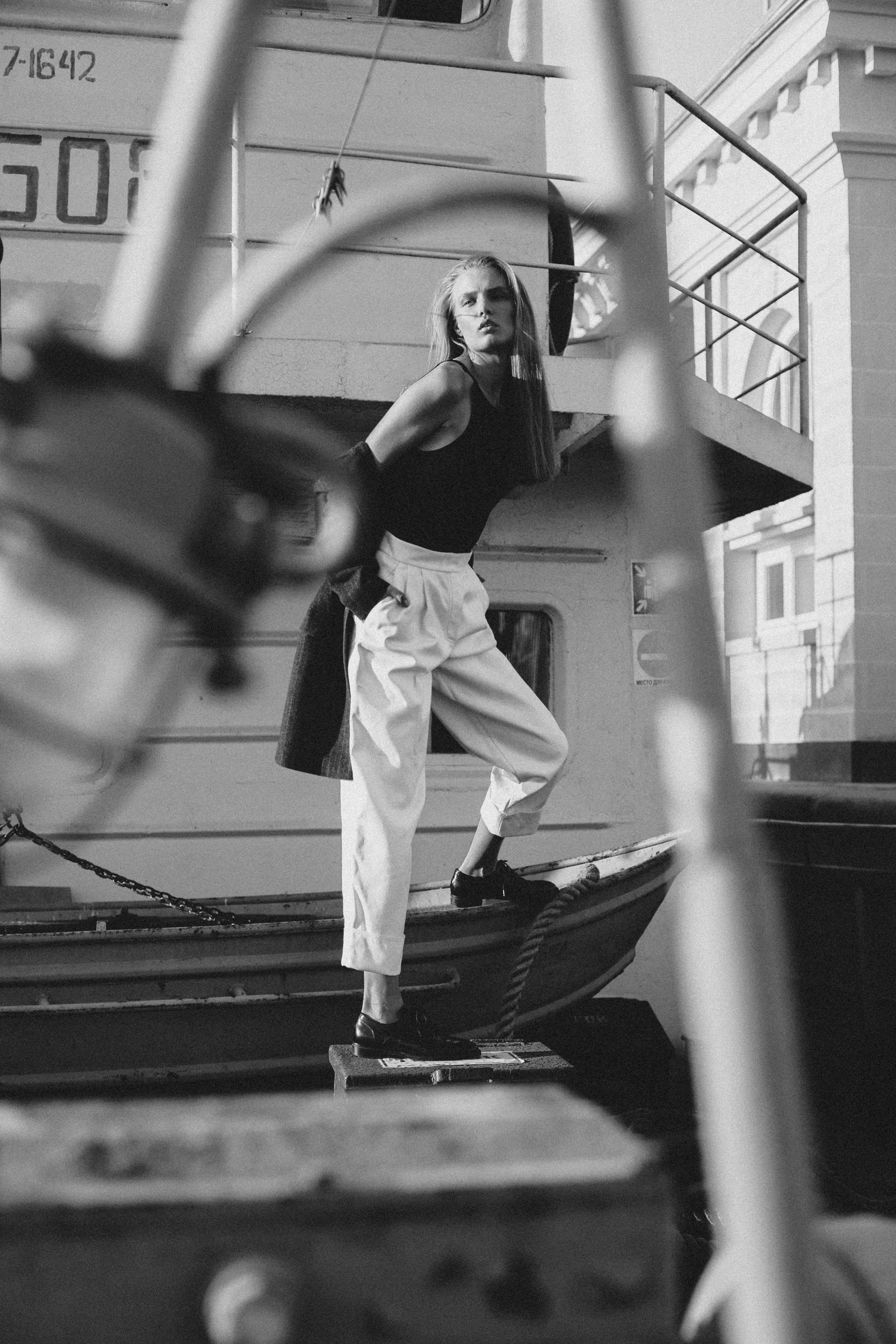 Чб фотосессия на причале. Фотограф Продюсер в горах КБР / Москва  Нальчик Горы