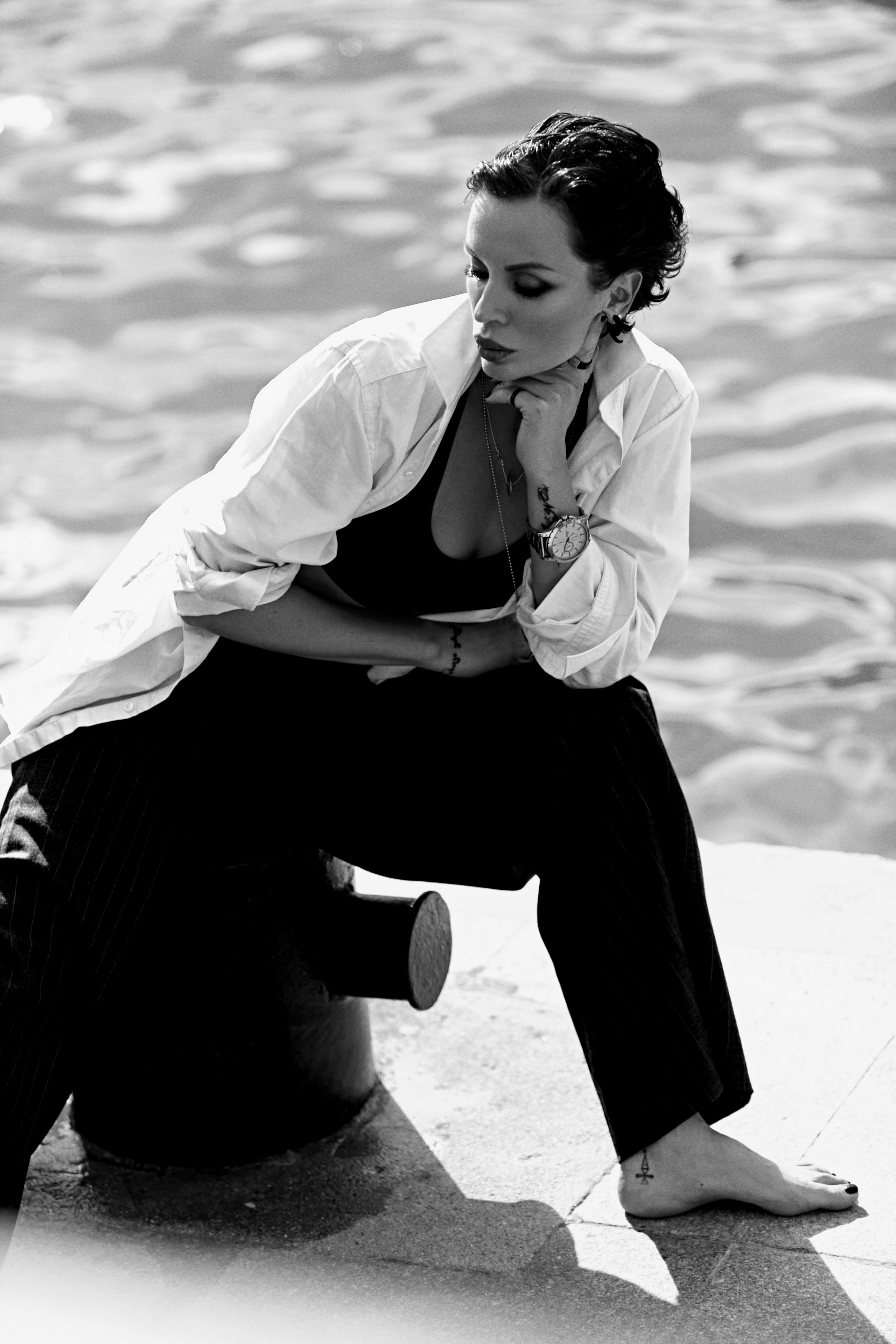 Чб фотосессия на набережной в Москве. Фотограф Продюсер в горах КБР / Москва  Нальчик Горы