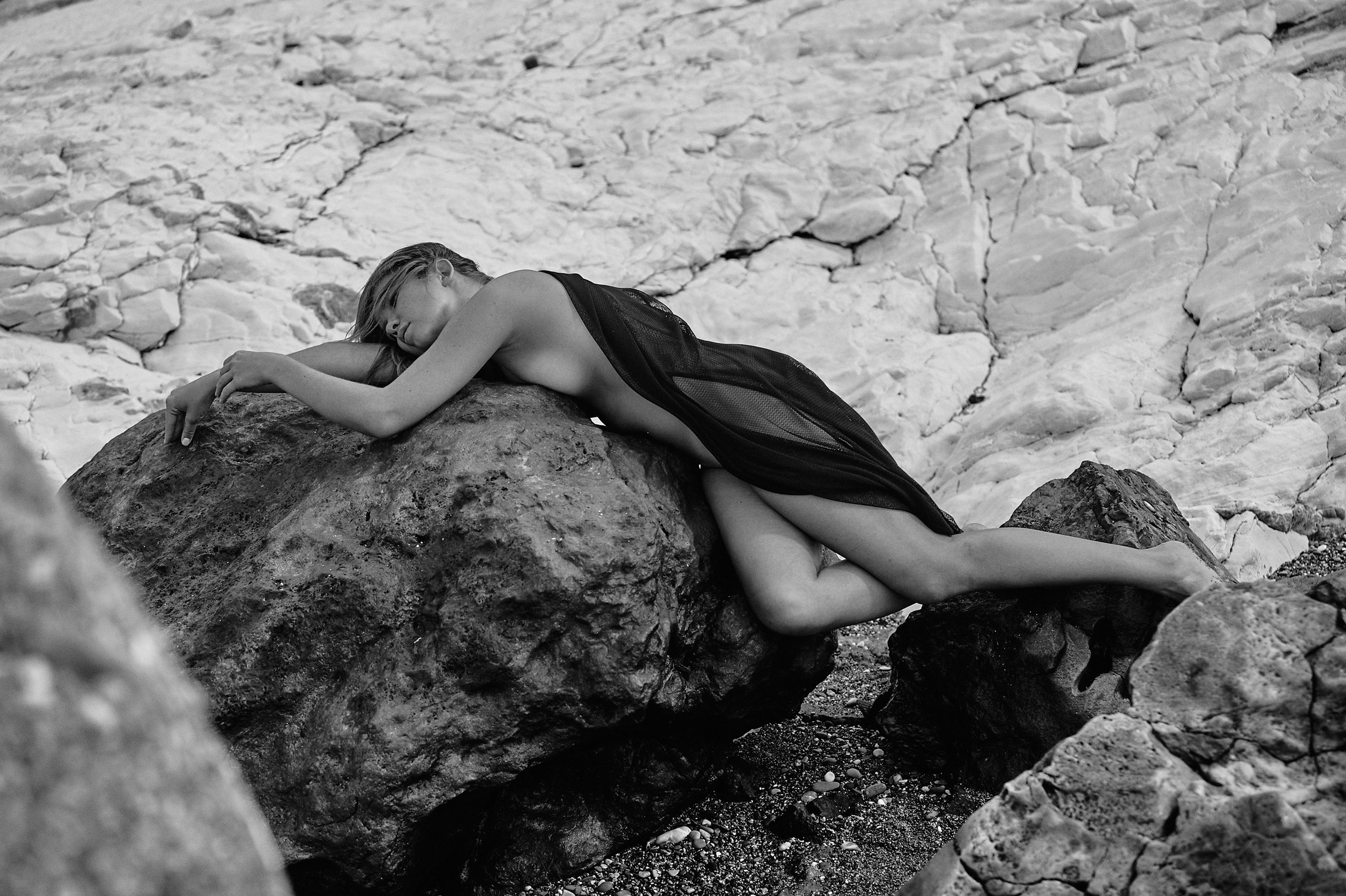 Фотосессия ню на пляже. Фотограф Продюсер в горах КБР / Москва  Нальчик Горы