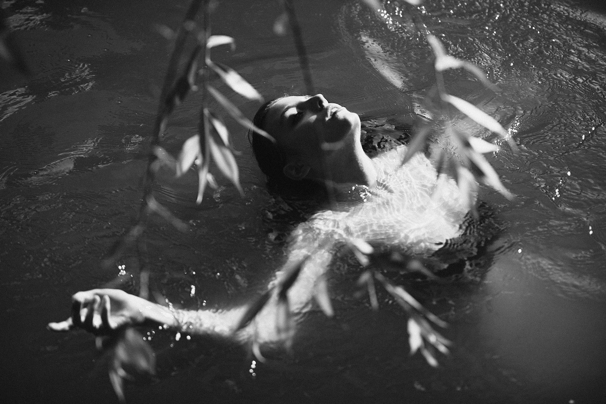 Фотосессия в воде. Фотограф Продюсер в горах КБР / Москва  Нальчик Горы