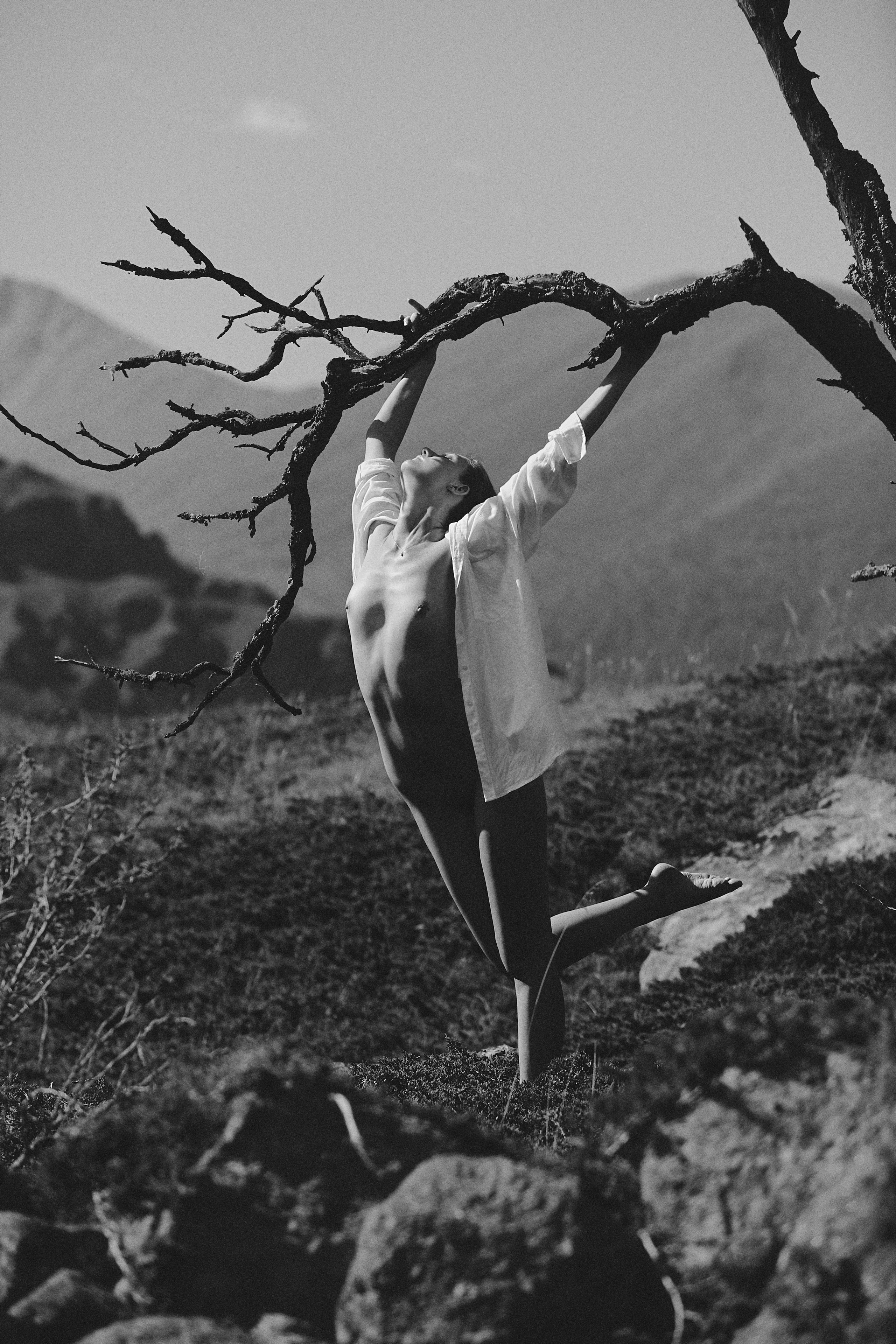 Фотосессия ню в горах. Фотограф Продюсер в горах КБР / Москва  Нальчик Горы