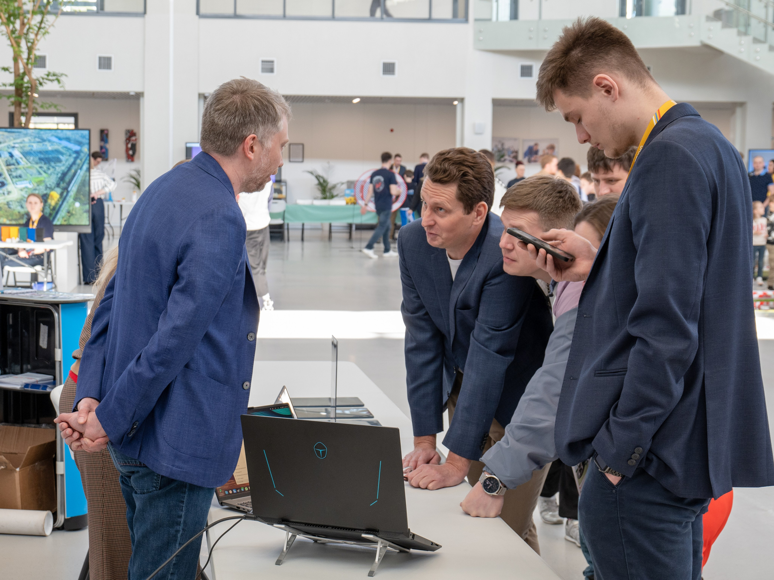 Репортажная съемка, мероприятия. Фотограф и видеограф в Москве Александр Вандышев