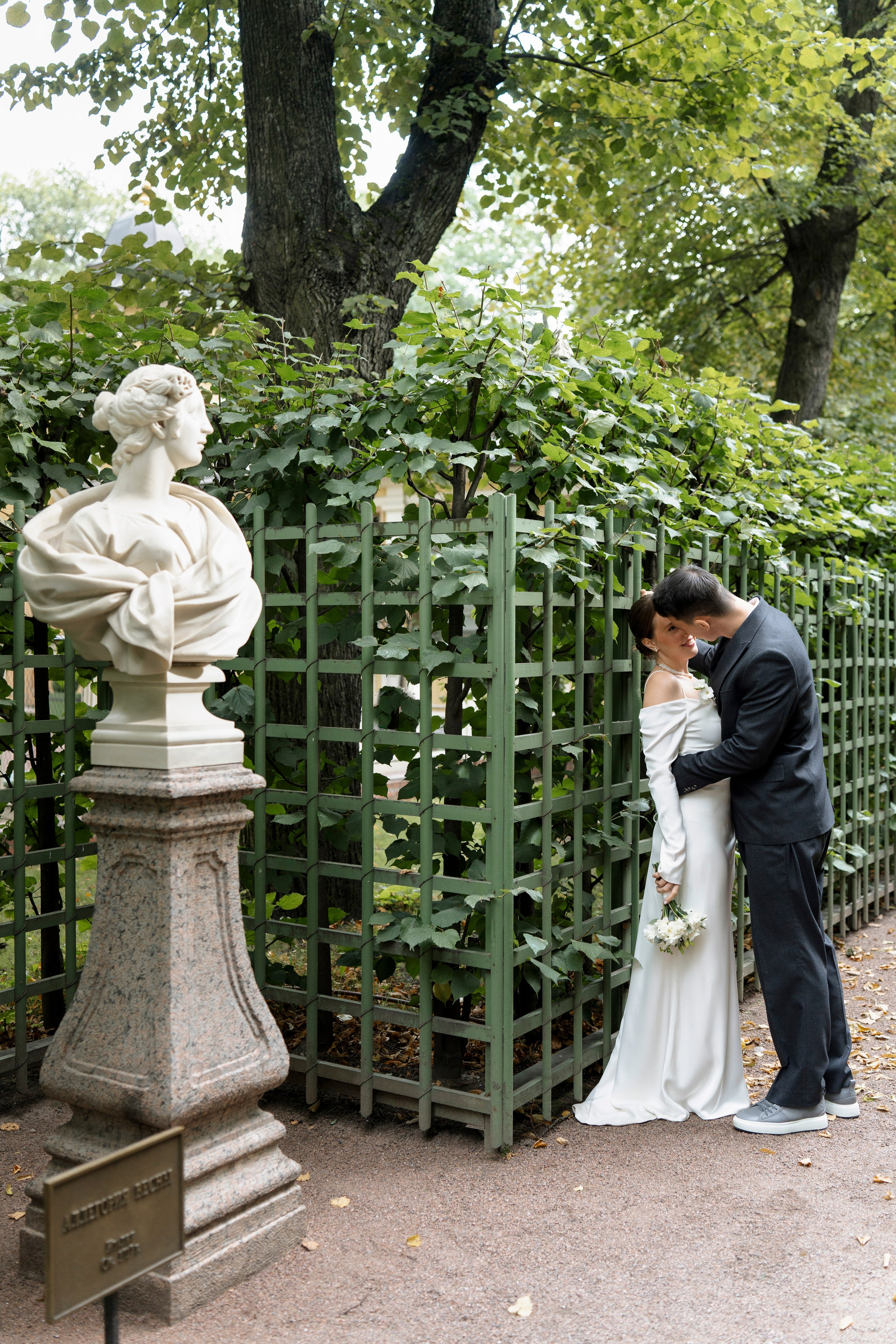 Лёня и Юля. Питер. От утра в отеле до вечеринки в ресторане на заливе. Цифра и плёнка. Свадебный фотограф Катерина Чулкова
