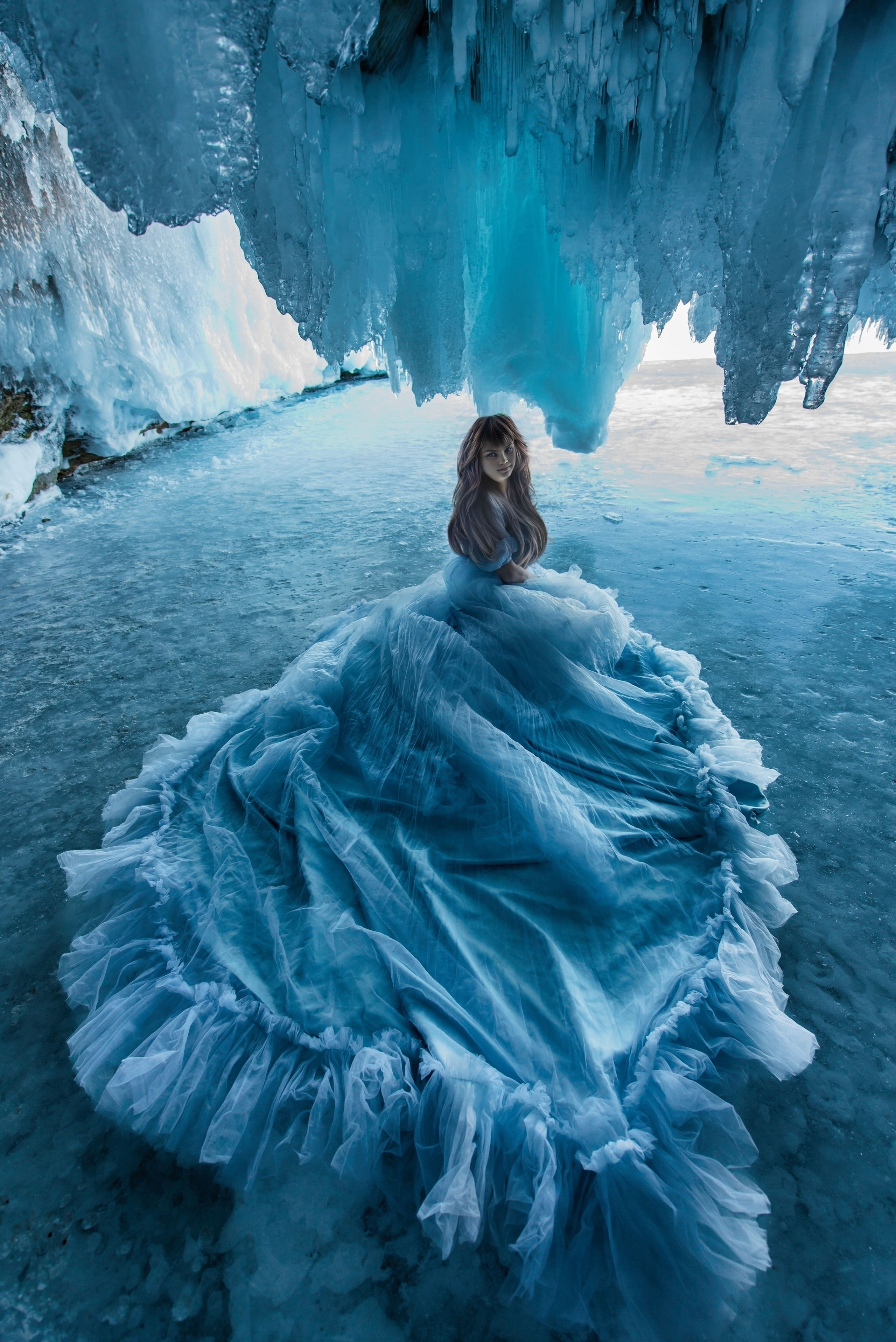 Платье пышное фатиновое со шлейфом голубое. Туры на Байкал с фотографом под ключ. Фотосессии на Ольхоне