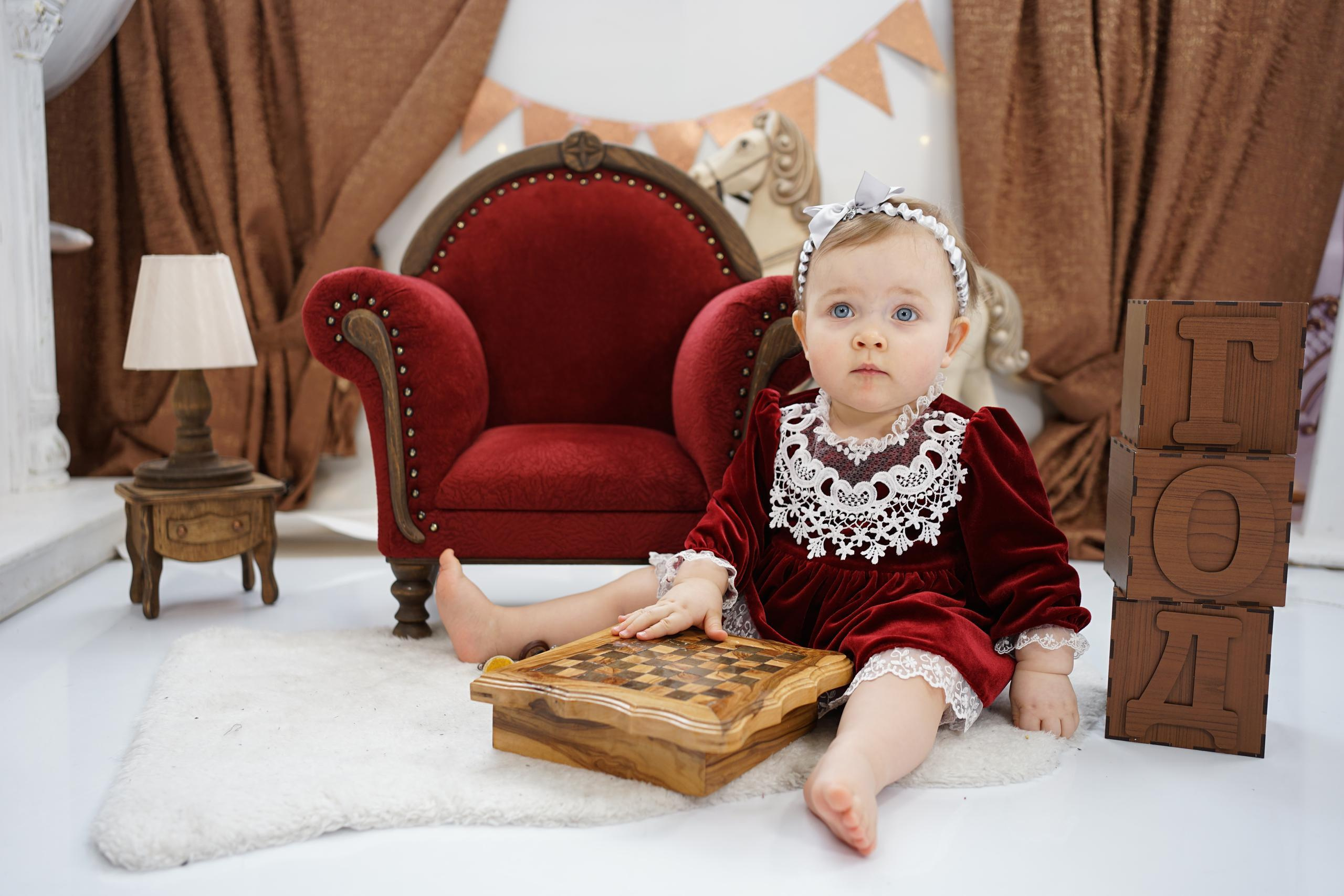 Бордовая зона. Детская Фотостудия ГОДОВАСИКИ в Санкт-Петербурге фотосесия на годик