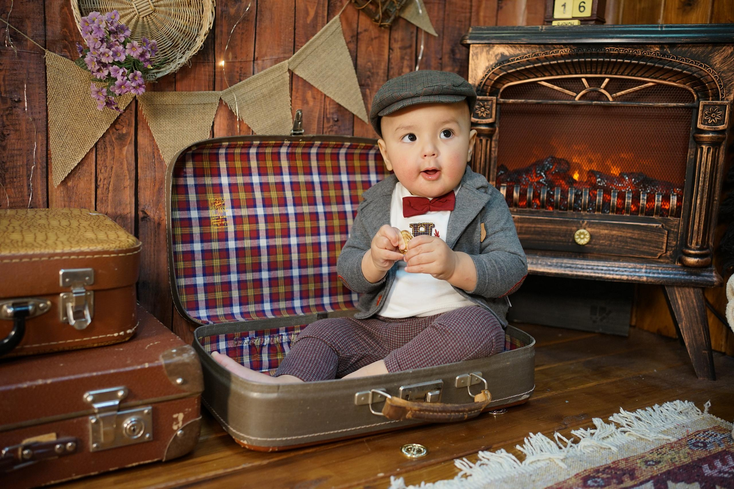 Деревянный Подиум. Детская Фотостудия ГОДОВАСИКИ в Санкт-Петербурге фотосесия на годик