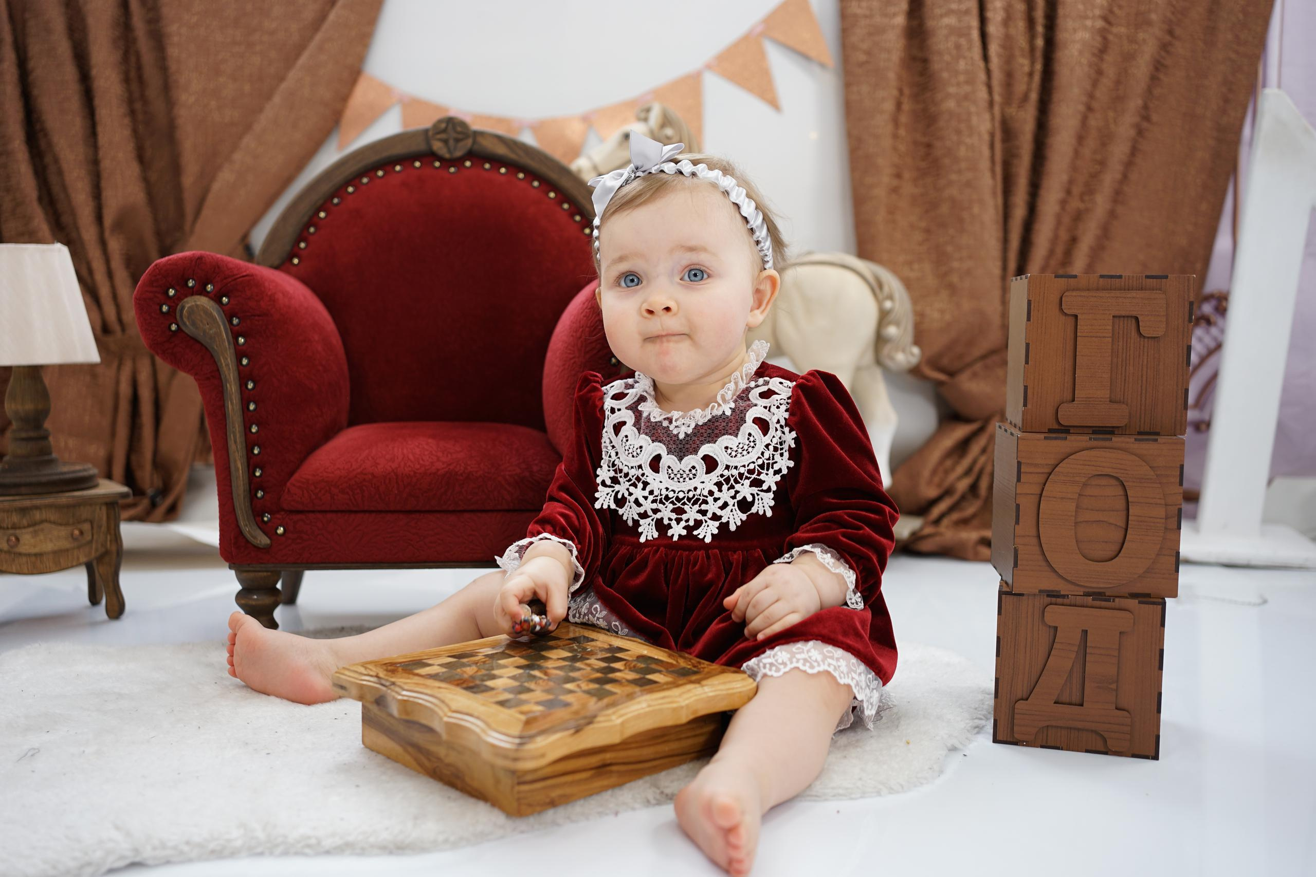 Бордовая зона. Детская Фотостудия ГОДОВАСИКИ в Санкт-Петербурге фотосесия на годик