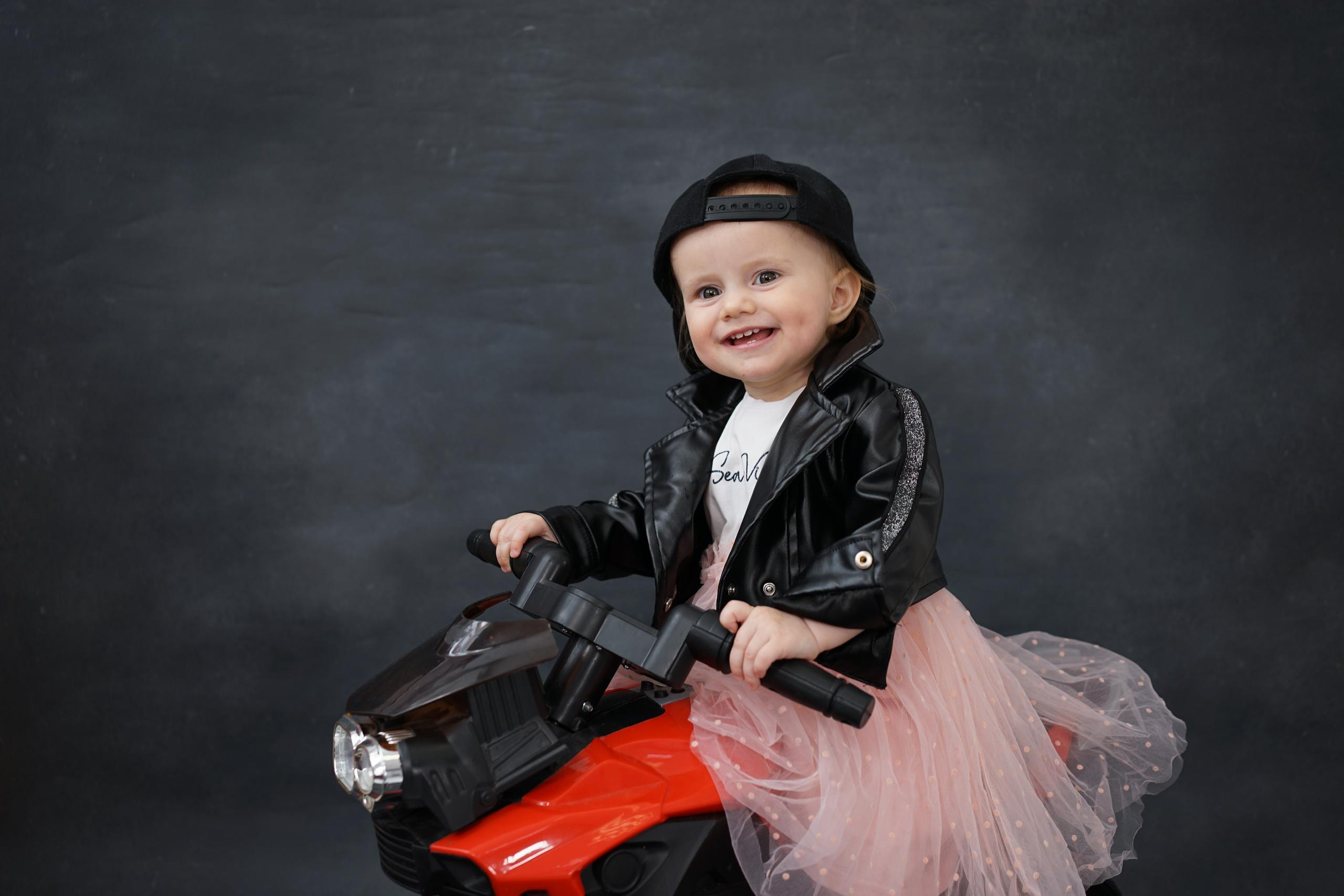 Фотозоны на ХОЛСТЕ. Детская Фотостудия ГОДОВАСИКИ в Санкт-Петербурге фотосесия на годик