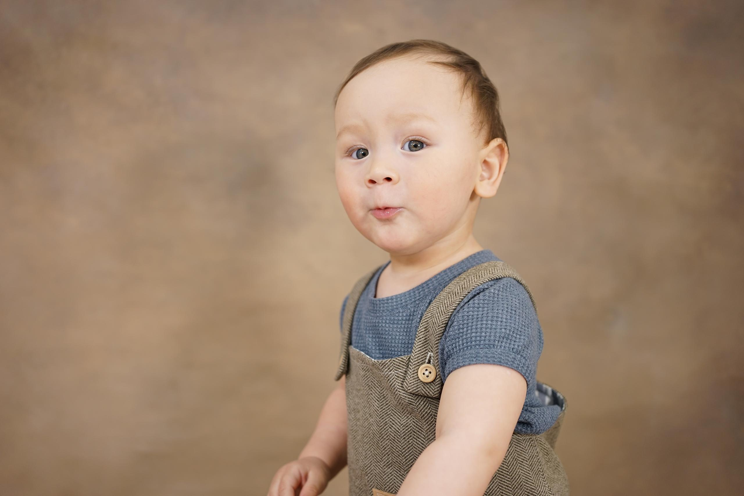 Фотозоны на ХОЛСТЕ. Детская Фотостудия ГОДОВАСИКИ в Санкт-Петербурге фотосесия на годик