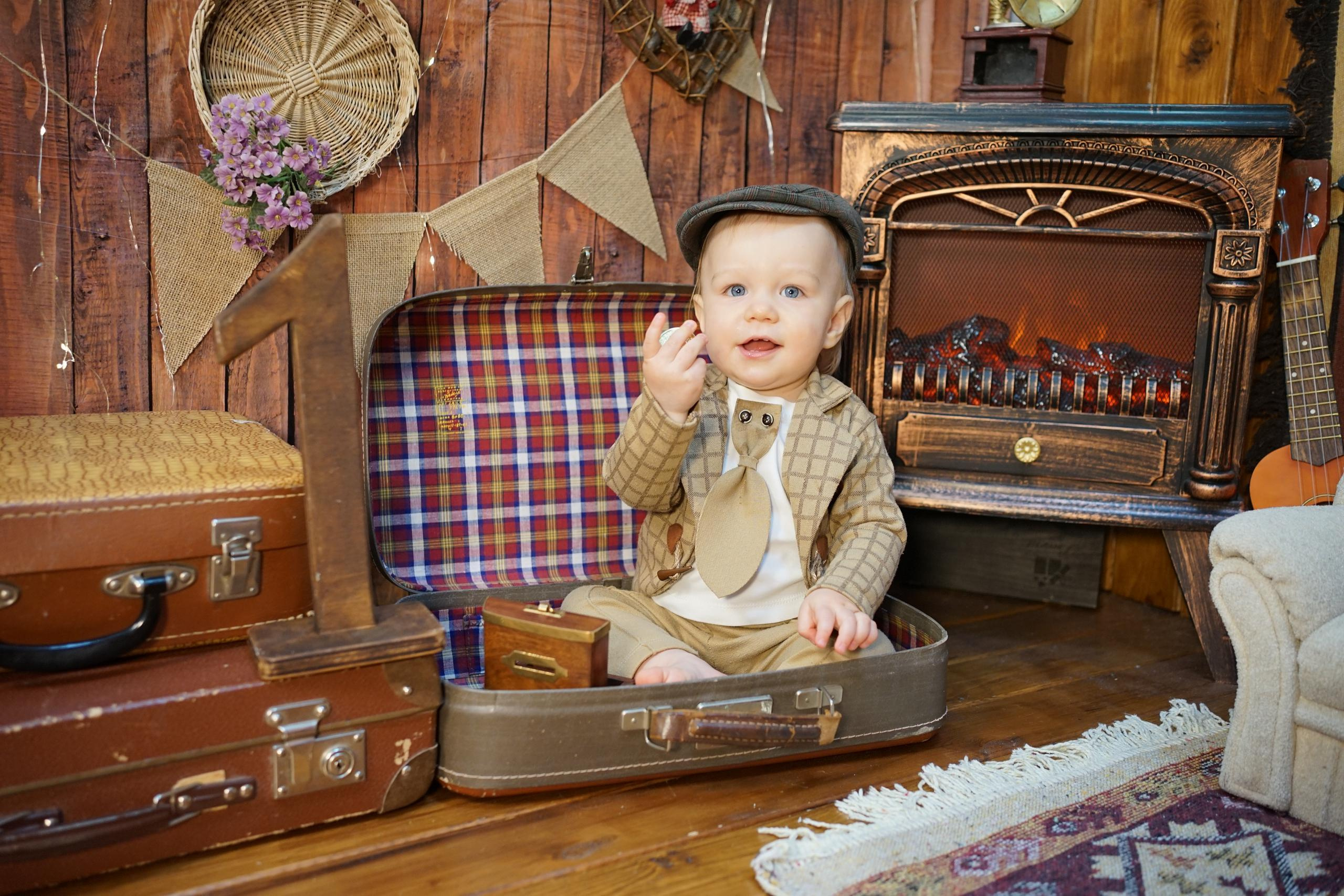 Деревянный Подиум. Детская Фотостудия ГОДОВАСИКИ в Санкт-Петербурге фотосесия на годик