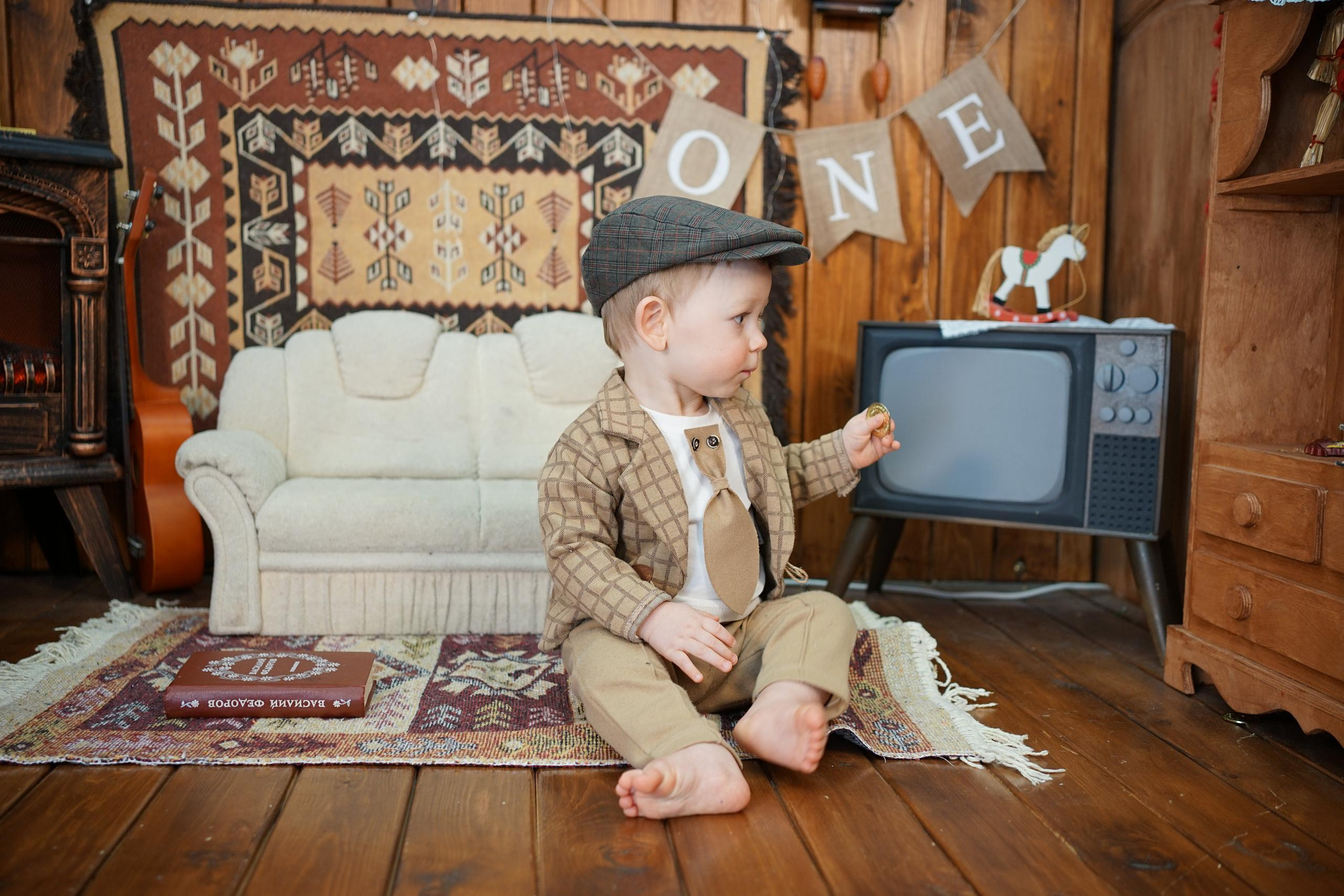 Деревянный Подиум. Детская Фотостудия ГОДОВАСИКИ в Санкт-Петербурге фотосесия на годик