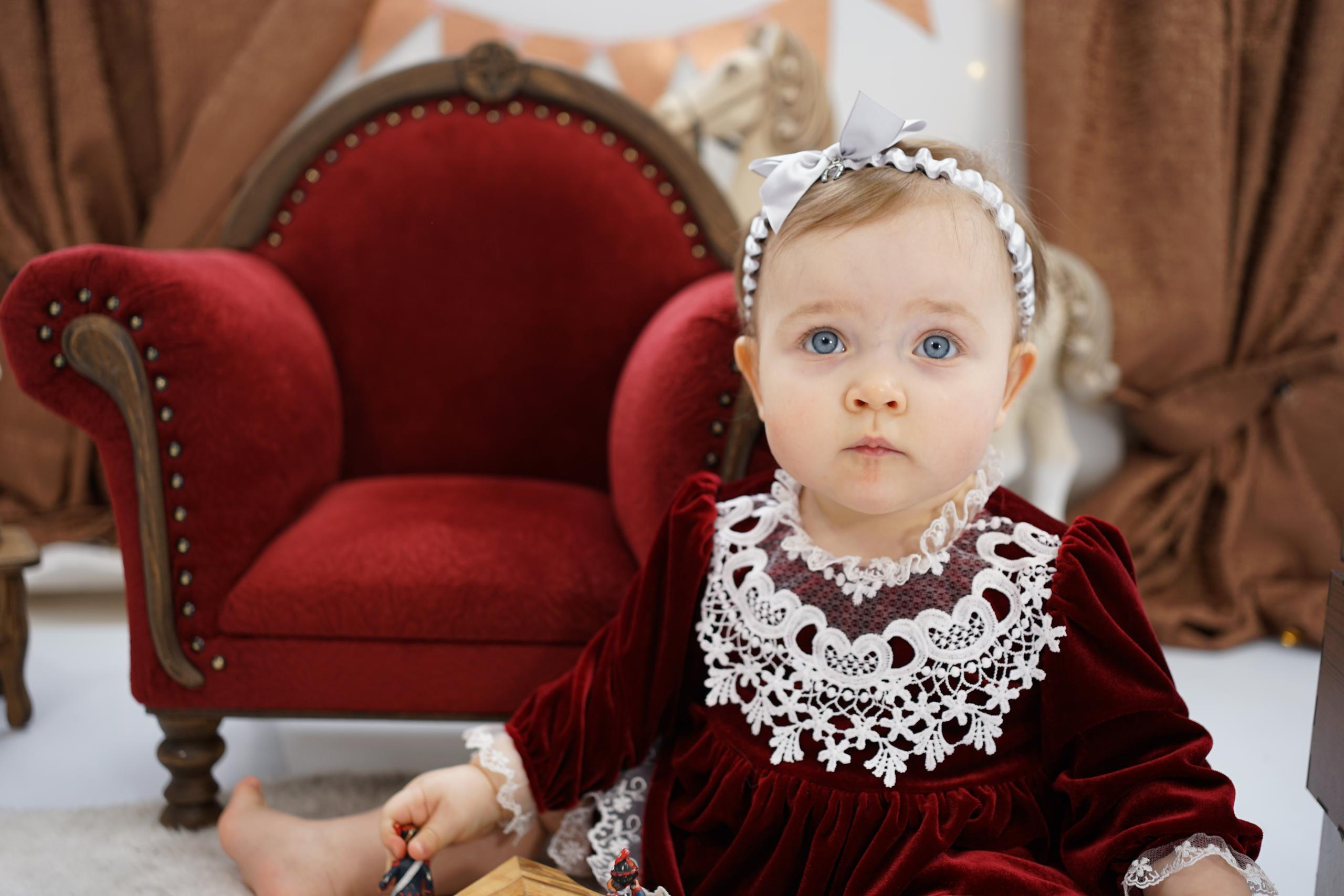 Бордовая зона. Детская Фотостудия ГОДОВАСИКИ в Санкт-Петербурге фотосесия на годик