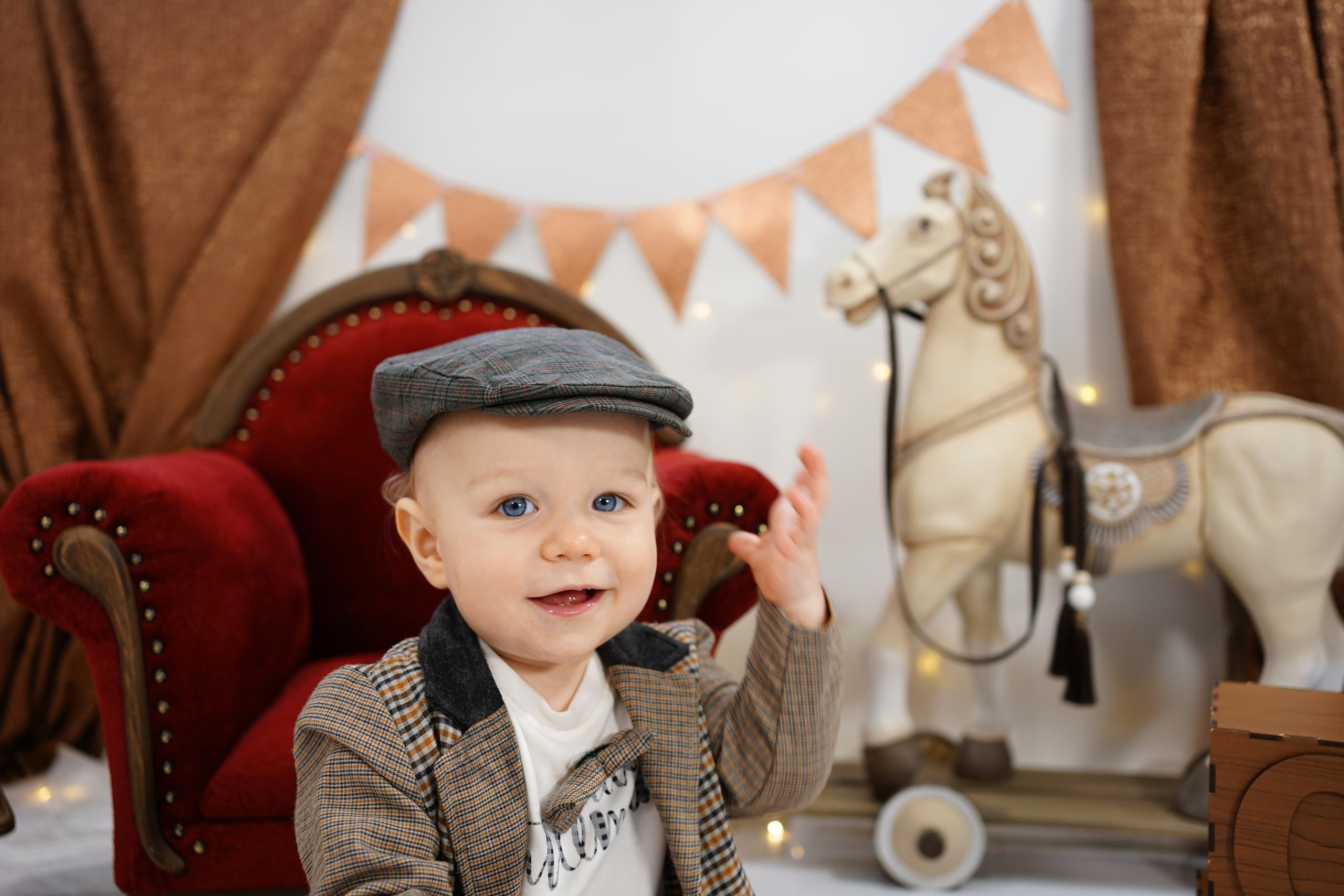 Бордовая зона. Детская Фотостудия ГОДОВАСИКИ в Санкт-Петербурге фотосесия на годик