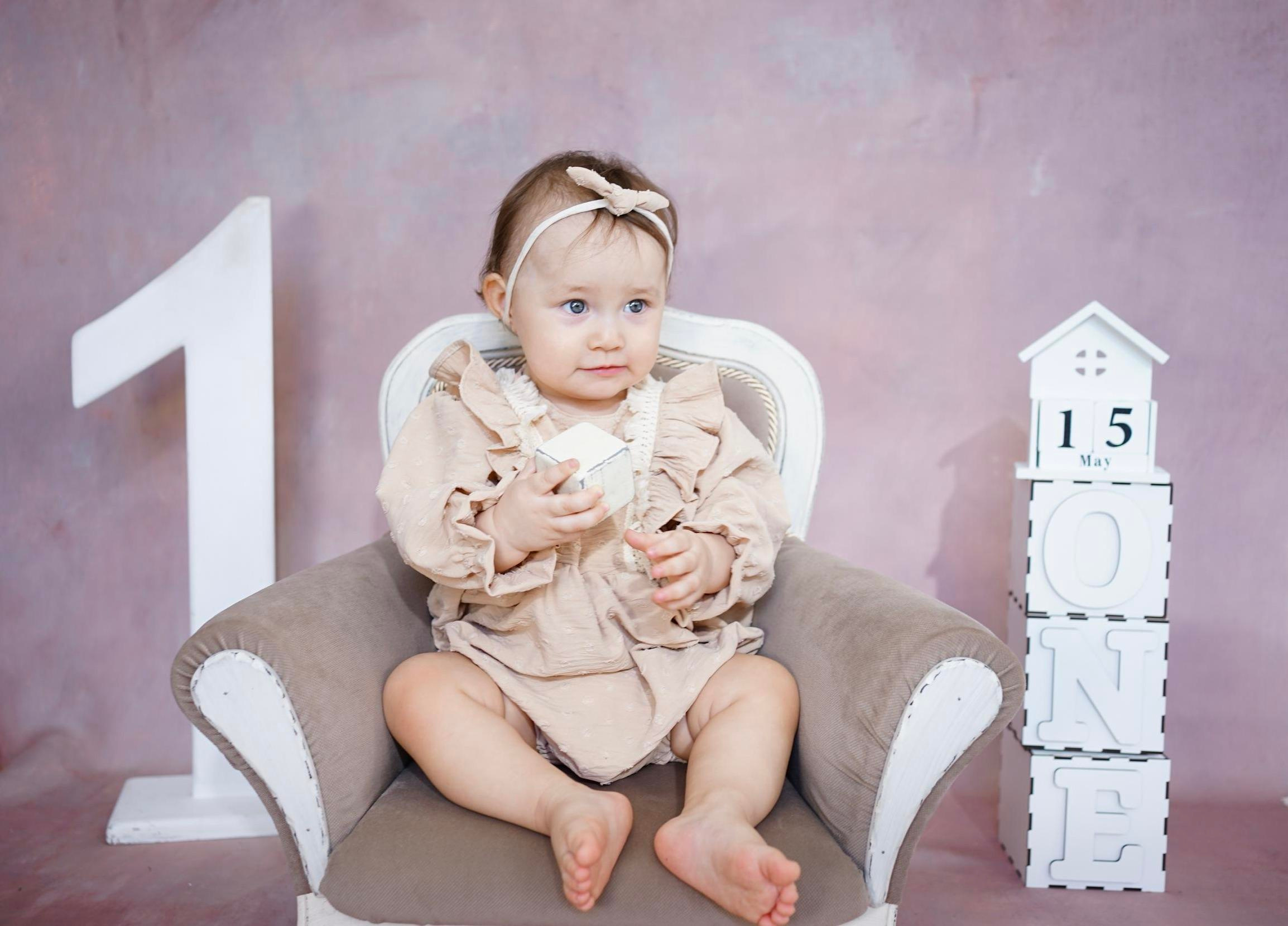 Фотозоны на ХОЛСТЕ. Детская Фотостудия ГОДОВАСИКИ в Санкт-Петербурге фотосесия на годик