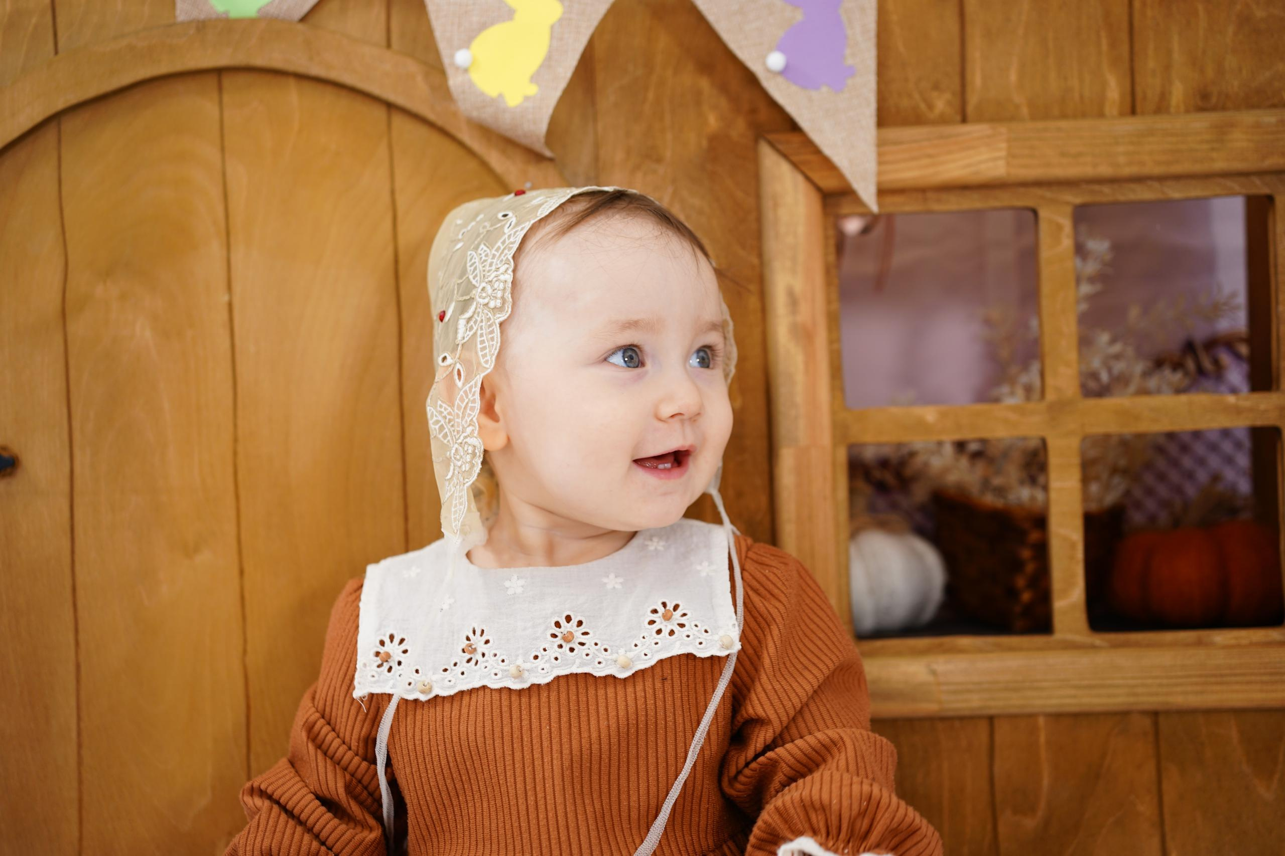 Деревянный Подиум. Детская Фотостудия ГОДОВАСИКИ в Санкт-Петербурге фотосесия на годик