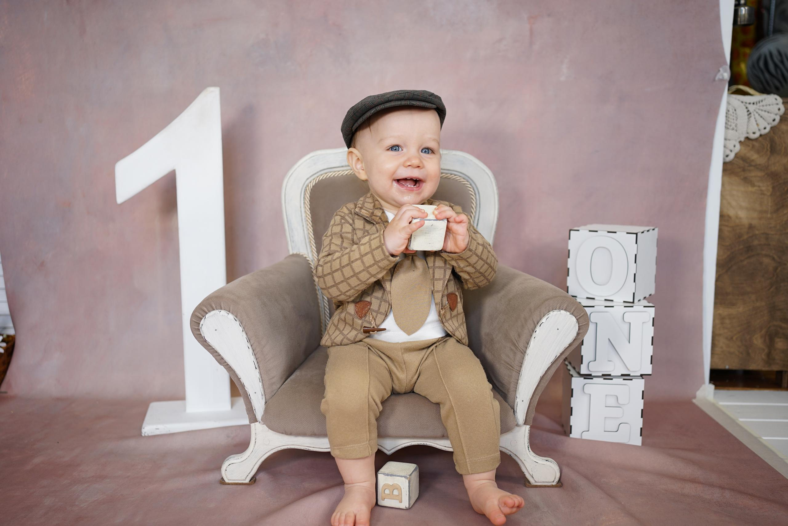 Фотозоны на ХОЛСТЕ. Детская Фотостудия ГОДОВАСИКИ в Санкт-Петербурге фотосесия на годик