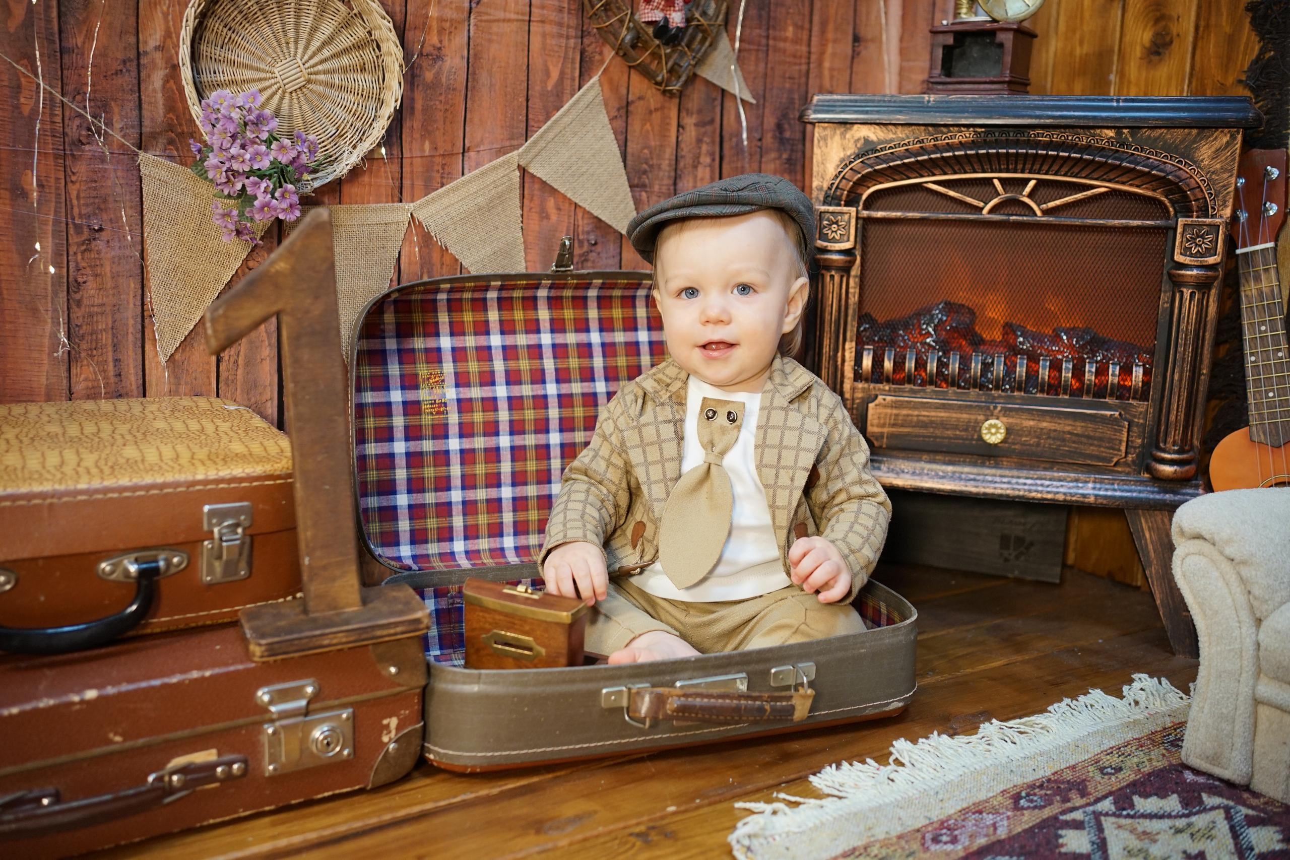 Деревянный Подиум. Детская Фотостудия ГОДОВАСИКИ в Санкт-Петербурге фотосесия на годик