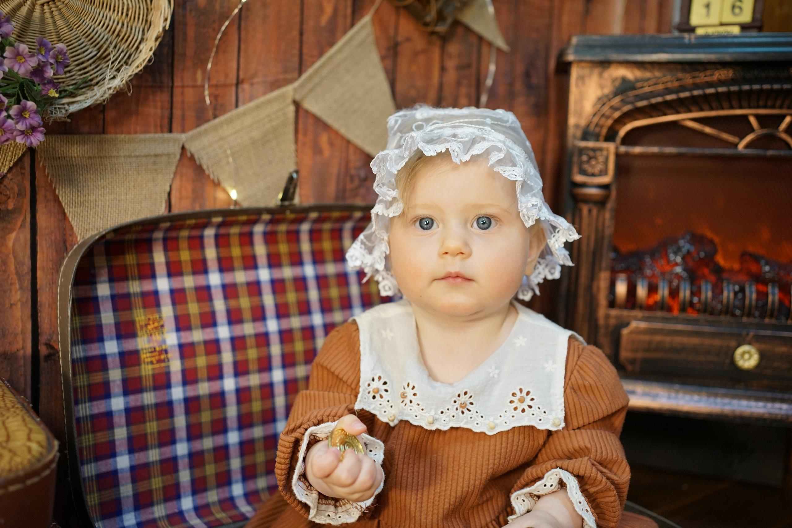 Деревянный Подиум. Детская Фотостудия ГОДОВАСИКИ в Санкт-Петербурге фотосесия на годик
