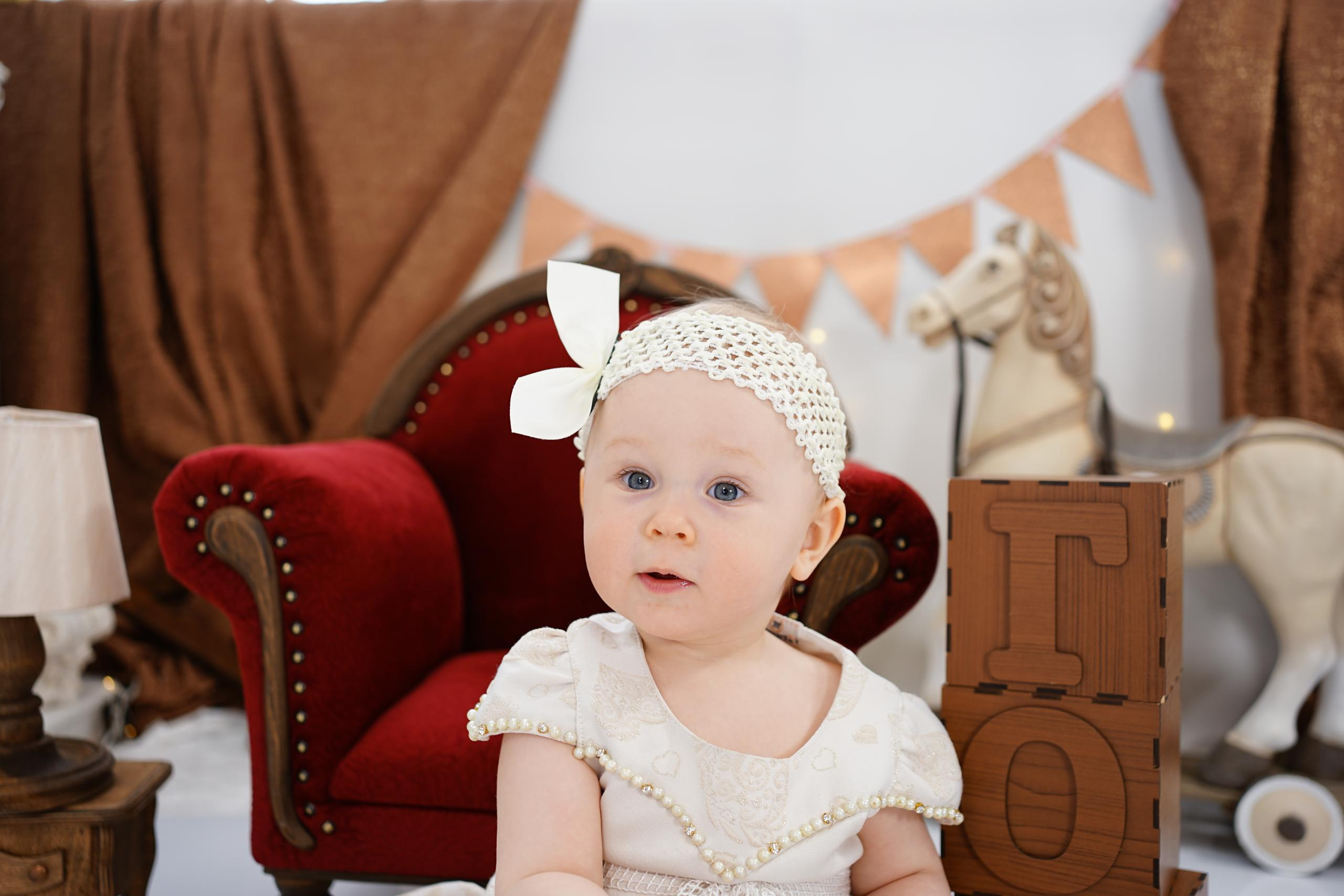 Бордовая зона. Детская Фотостудия ГОДОВАСИКИ в Санкт-Петербурге фотосесия на годик