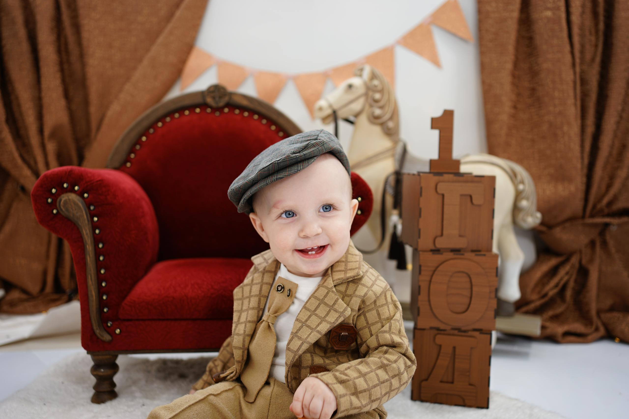 Бордовая зона. Детская Фотостудия ГОДОВАСИКИ в Санкт-Петербурге фотосесия на годик