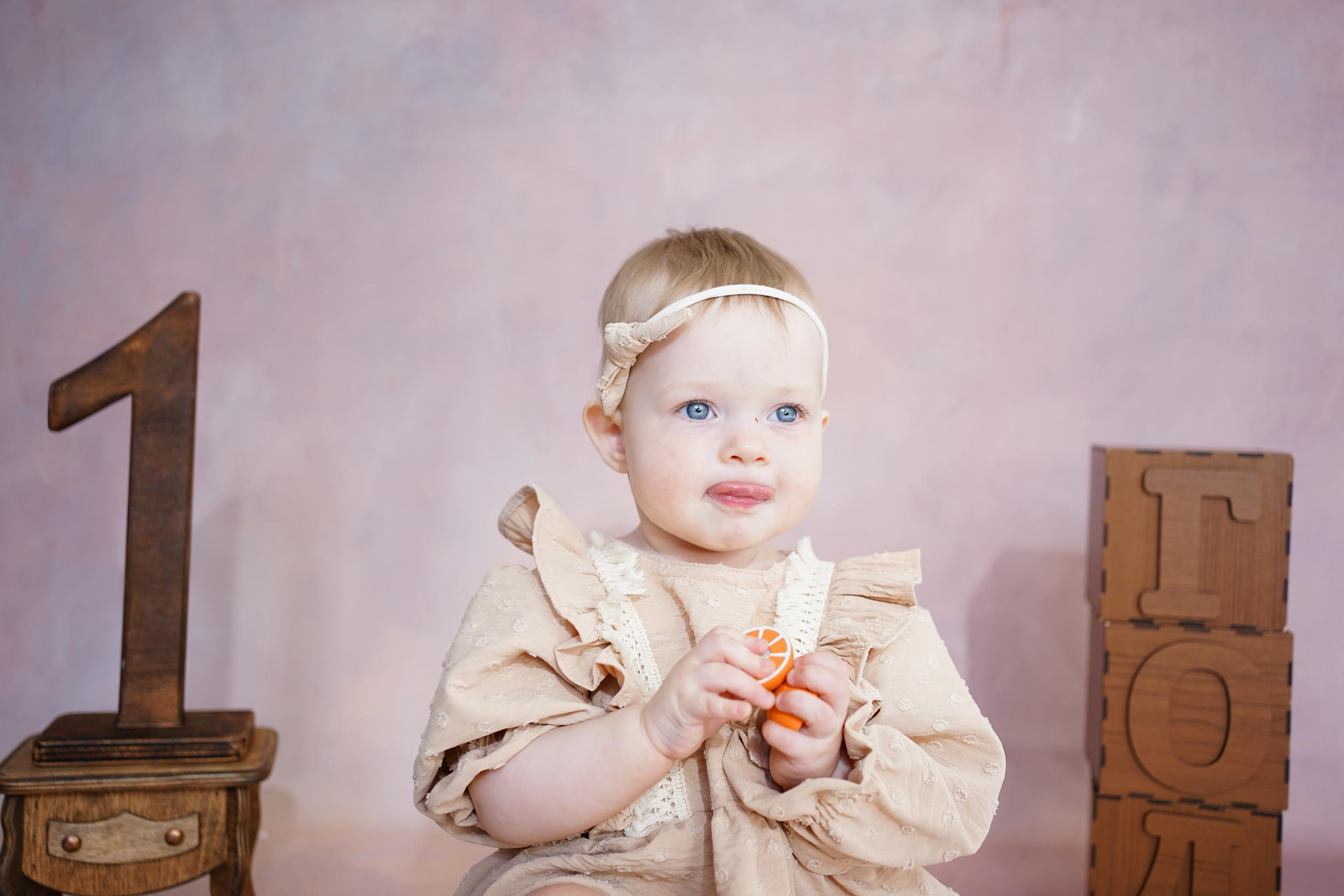 Фотозоны на ХОЛСТЕ. Детская Фотостудия ГОДОВАСИКИ в Санкт-Петербурге фотосесия на годик