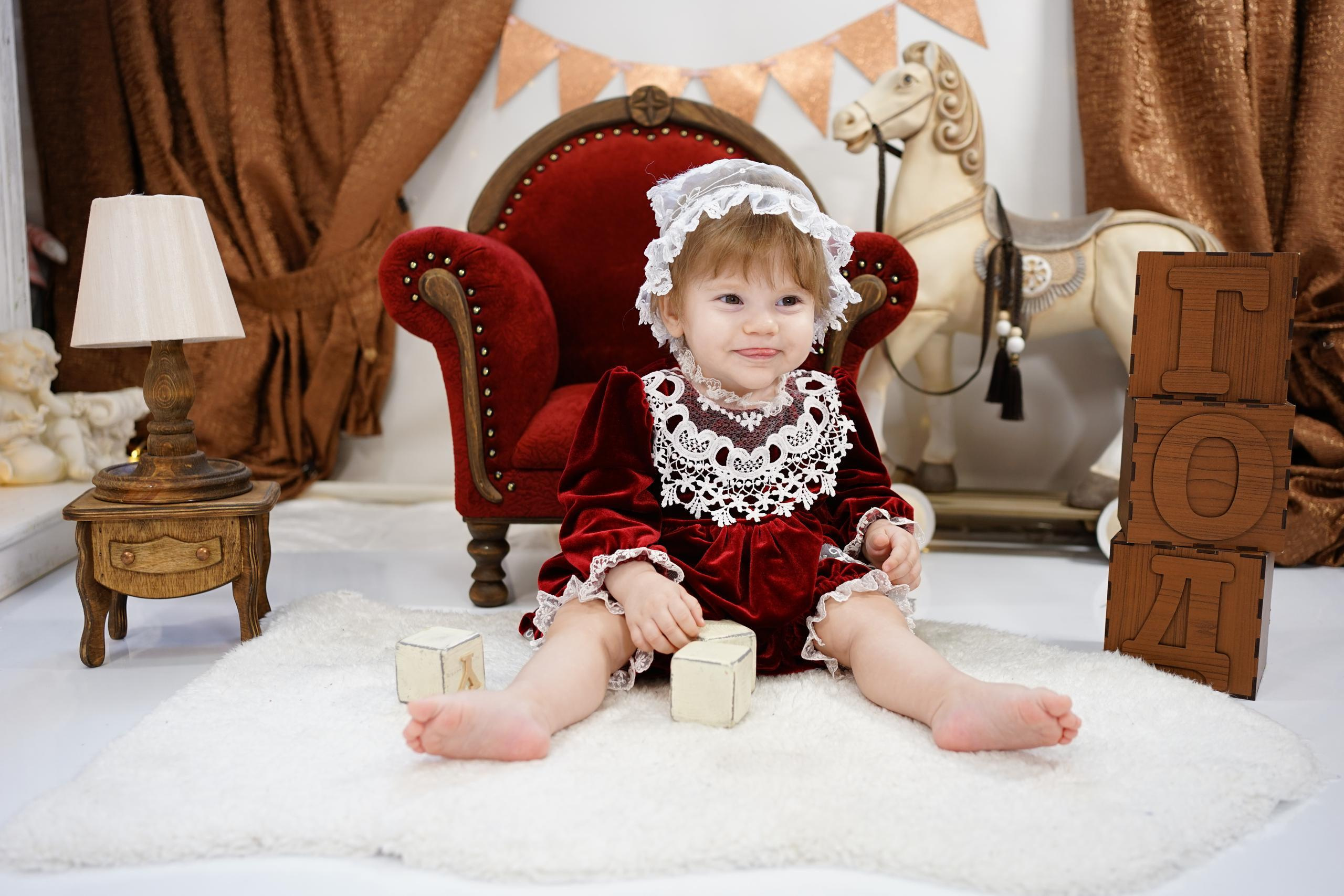 Бордовая зона. Детская Фотостудия ГОДОВАСИКИ в Санкт-Петербурге фотосесия на годик