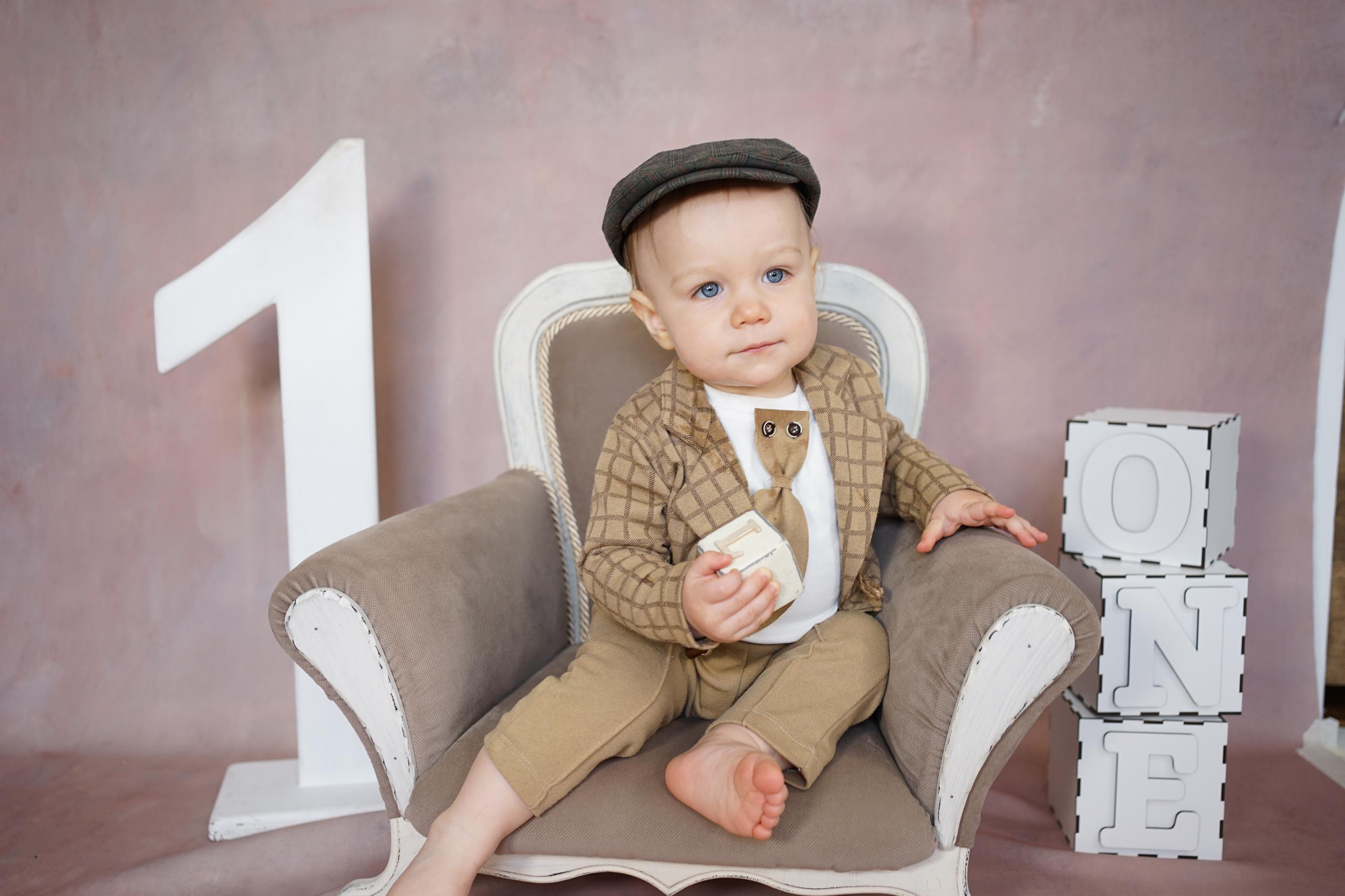 Фотозоны на ХОЛСТЕ. Детская Фотостудия ГОДОВАСИКИ в Санкт-Петербурге фотосесия на годик