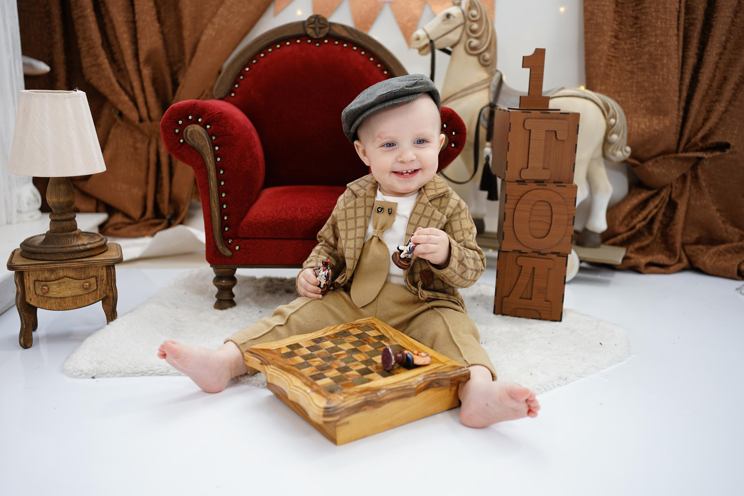 Бордовая зона. Детская Фотостудия ГОДОВАСИКИ в Санкт-Петербурге фотосесия на годик