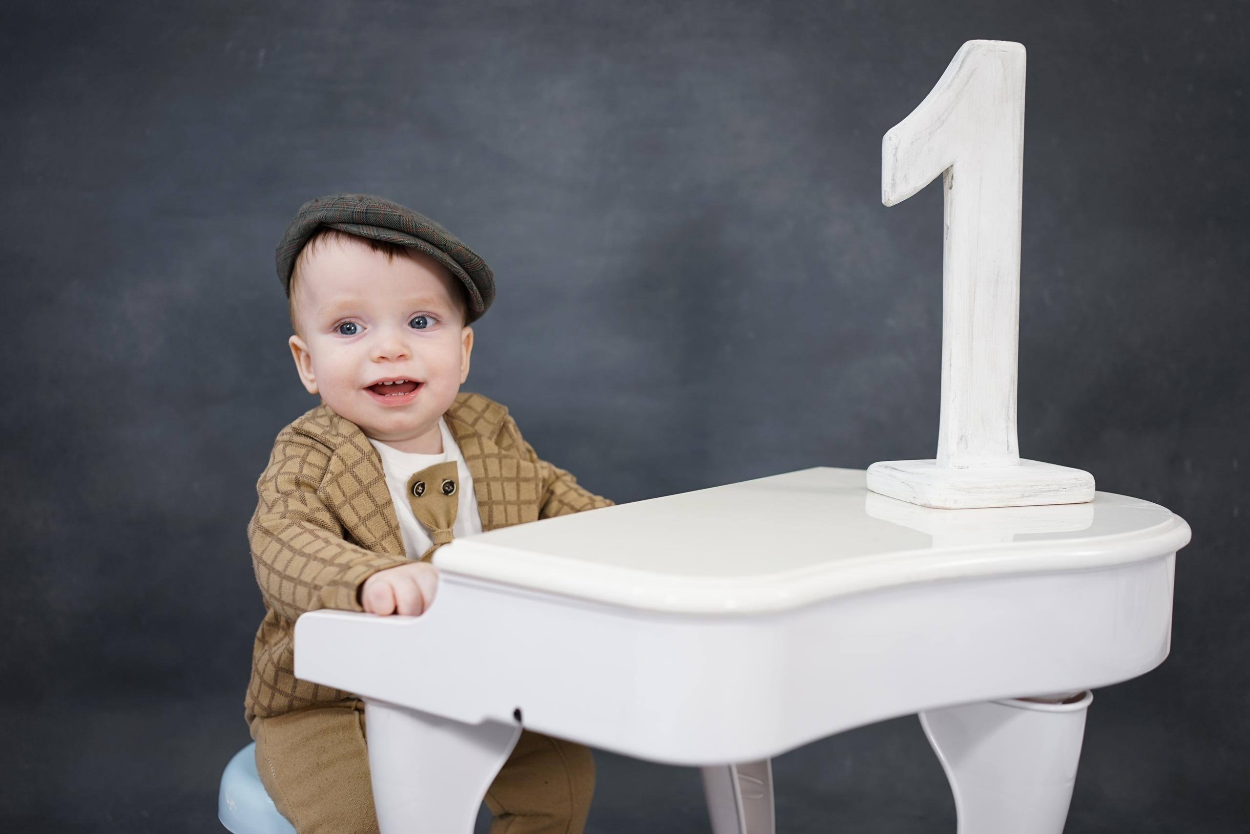 Фотозоны на ХОЛСТЕ. Детская Фотостудия ГОДОВАСИКИ в Санкт-Петербурге фотосесия на годик