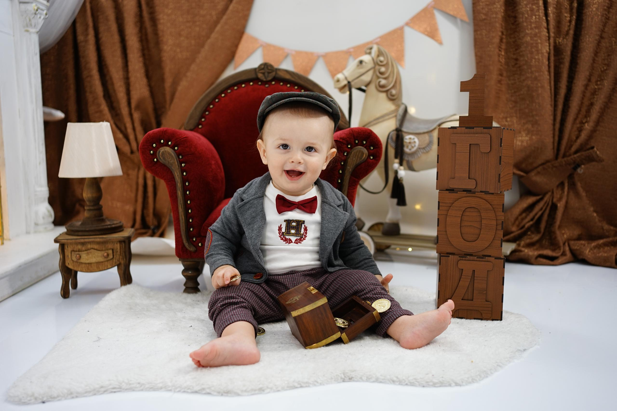 Бордовая зона. Детская Фотостудия ГОДОВАСИКИ в Санкт-Петербурге фотосесия на годик