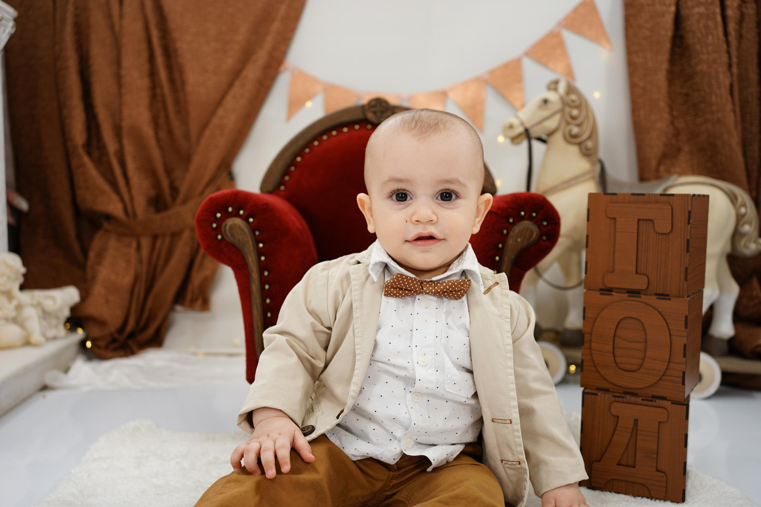 Бордовая зона. Детская Фотостудия ГОДОВАСИКИ в Санкт-Петербурге фотосесия на годик