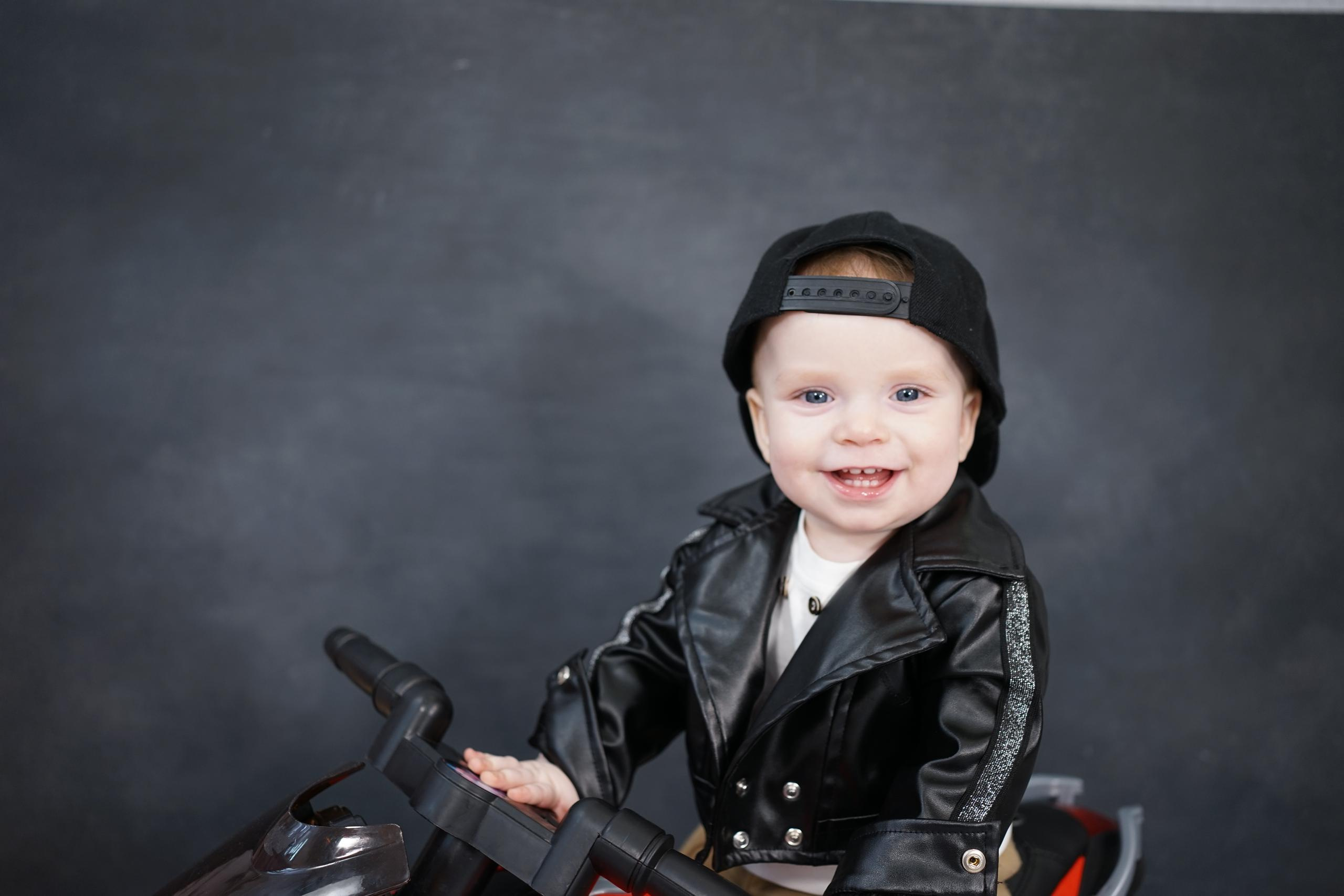 Фотозоны на ХОЛСТЕ. Детская Фотостудия ГОДОВАСИКИ в Санкт-Петербурге фотосесия на годик