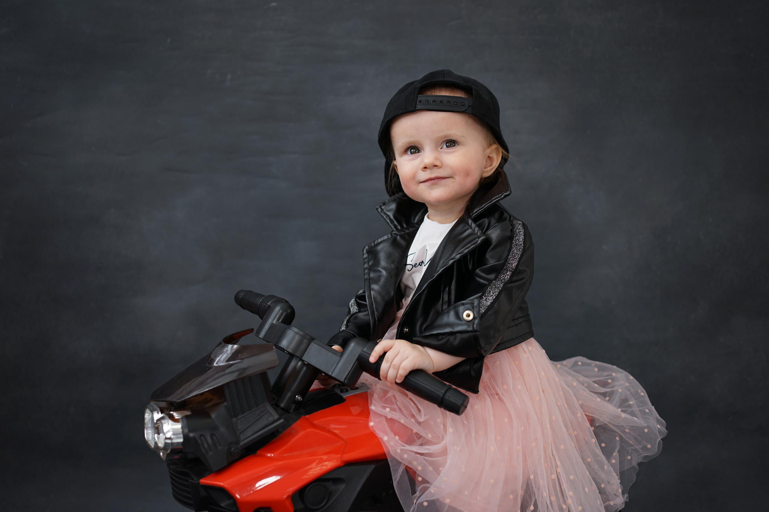 Фотозоны на ХОЛСТЕ. Детская Фотостудия ГОДОВАСИКИ в Санкт-Петербурге фотосесия на годик