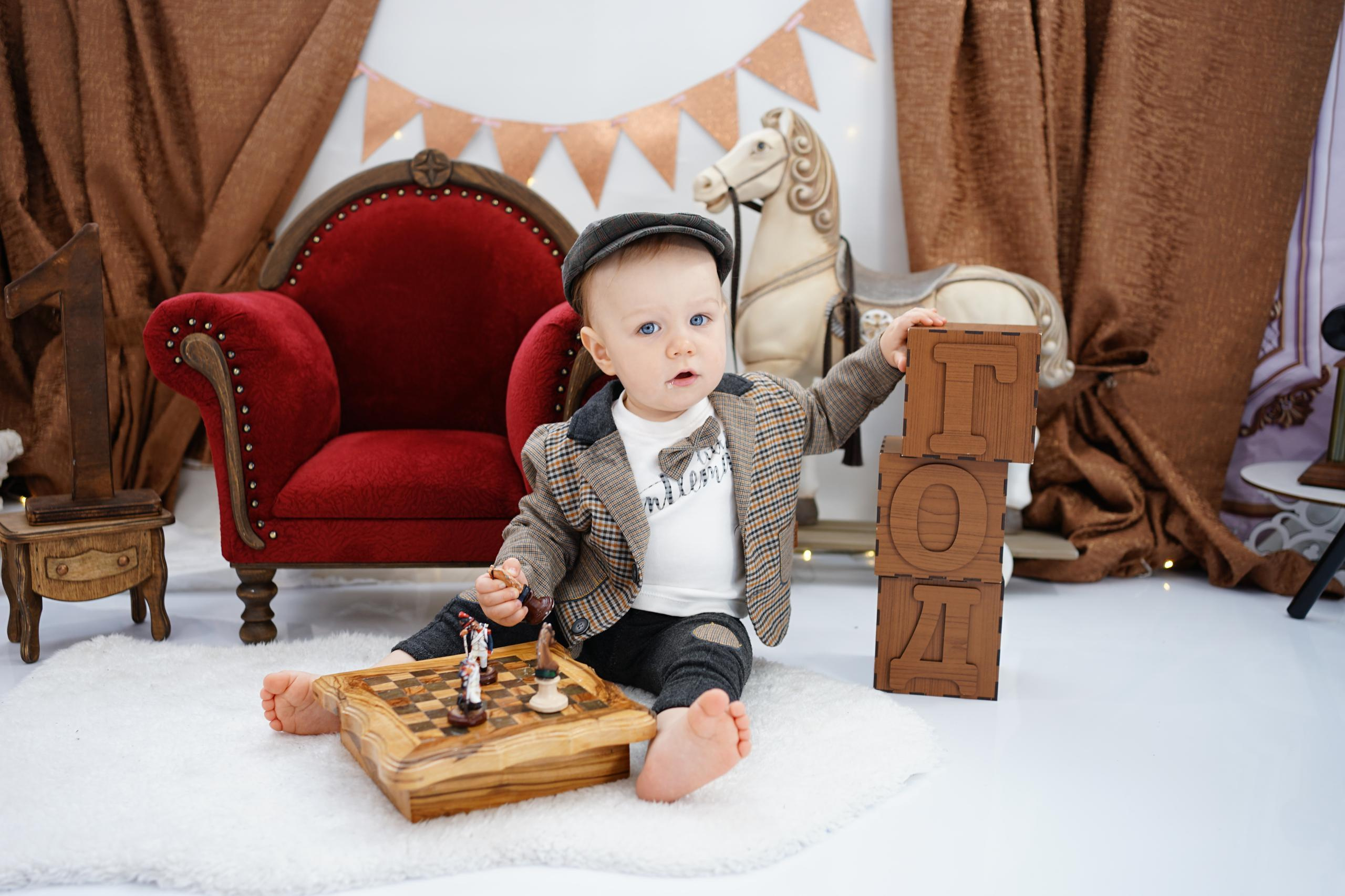 Бордовая зона. Детская Фотостудия ГОДОВАСИКИ в Санкт-Петербурге фотосесия на годик