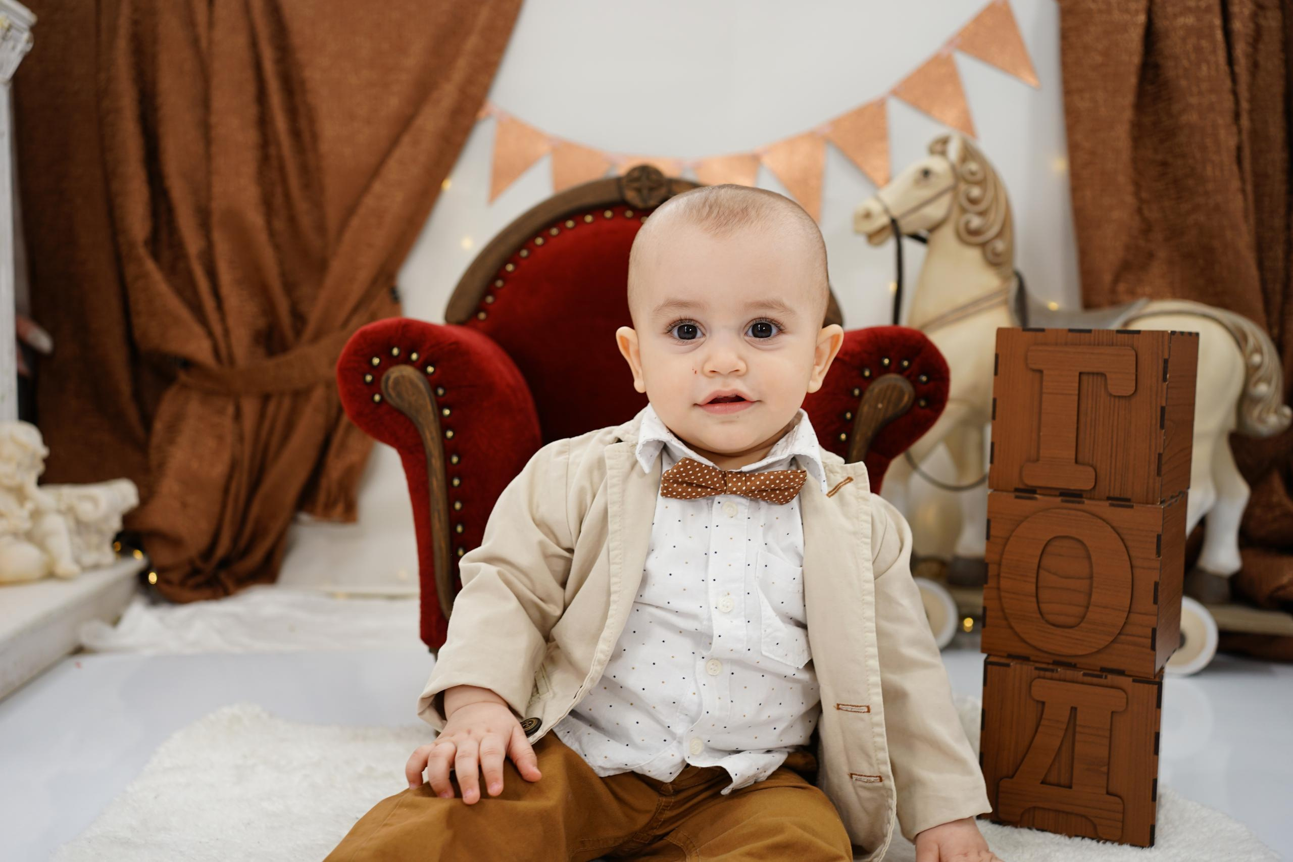 Бордовая зона. Детская Фотостудия ГОДОВАСИКИ в Санкт-Петербурге фотосесия на годик