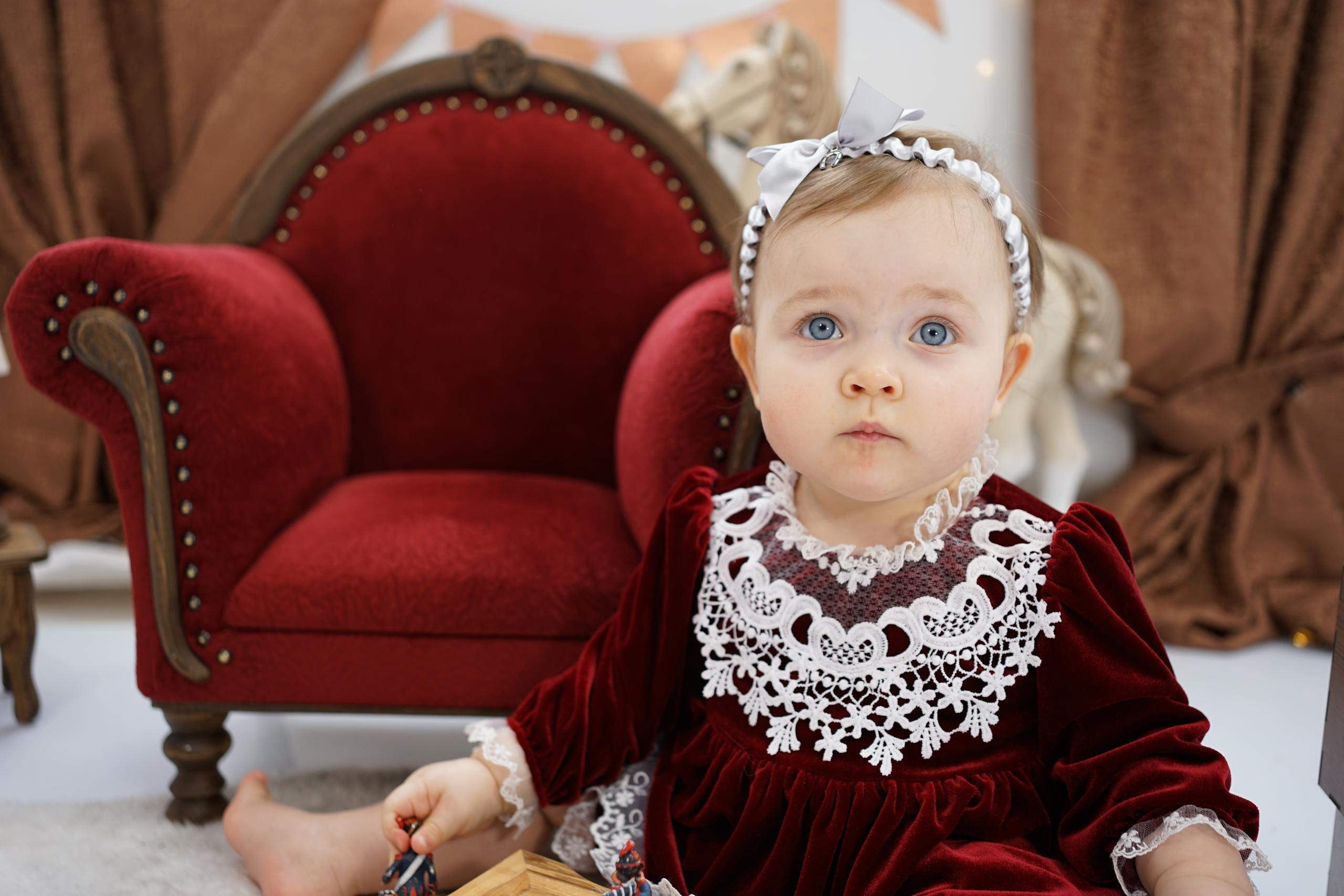 Бордовая зона. Детская Фотостудия ГОДОВАСИКИ в Санкт-Петербурге фотосесия на годик