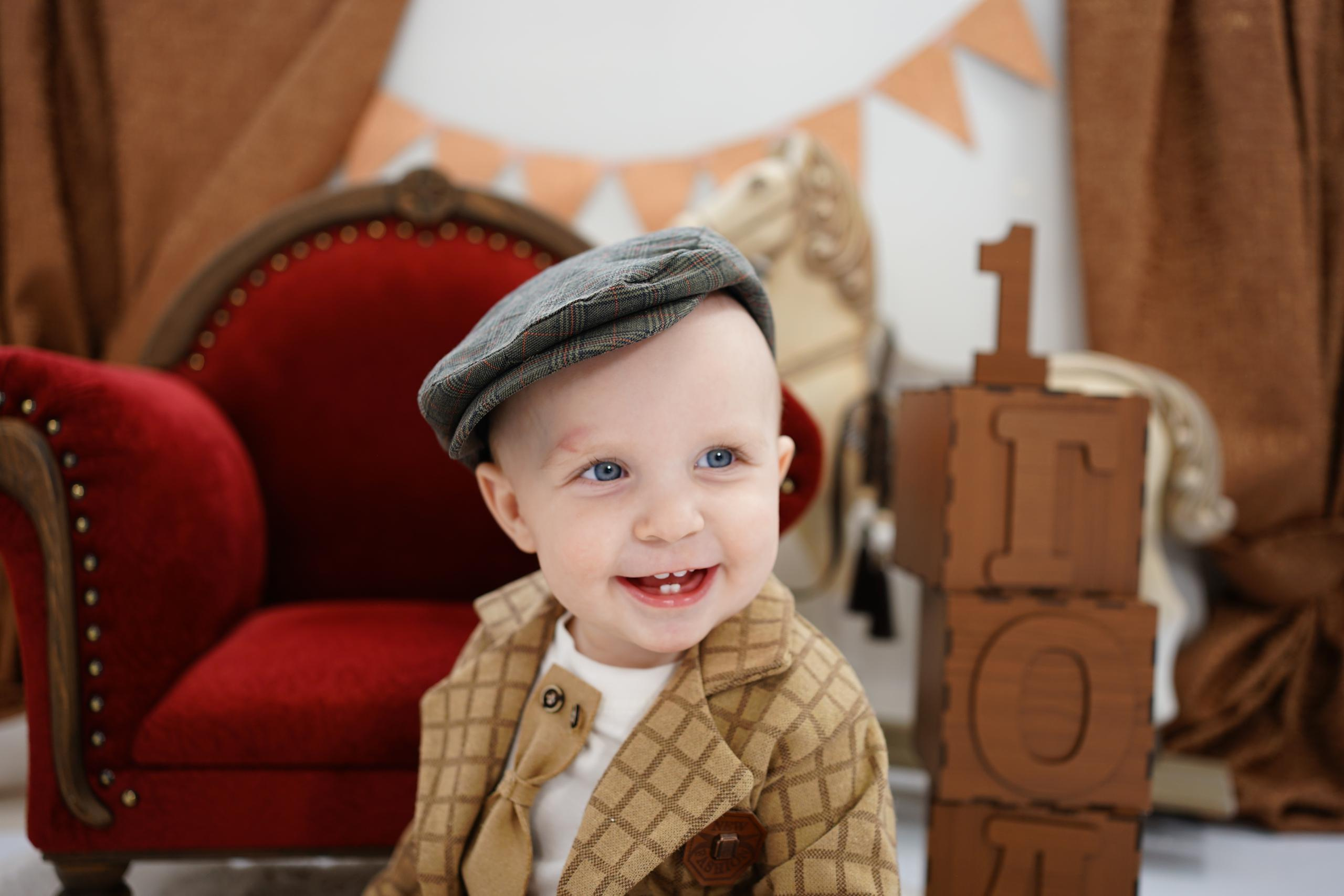 Бордовая зона. Детская Фотостудия ГОДОВАСИКИ в Санкт-Петербурге фотосесия на годик