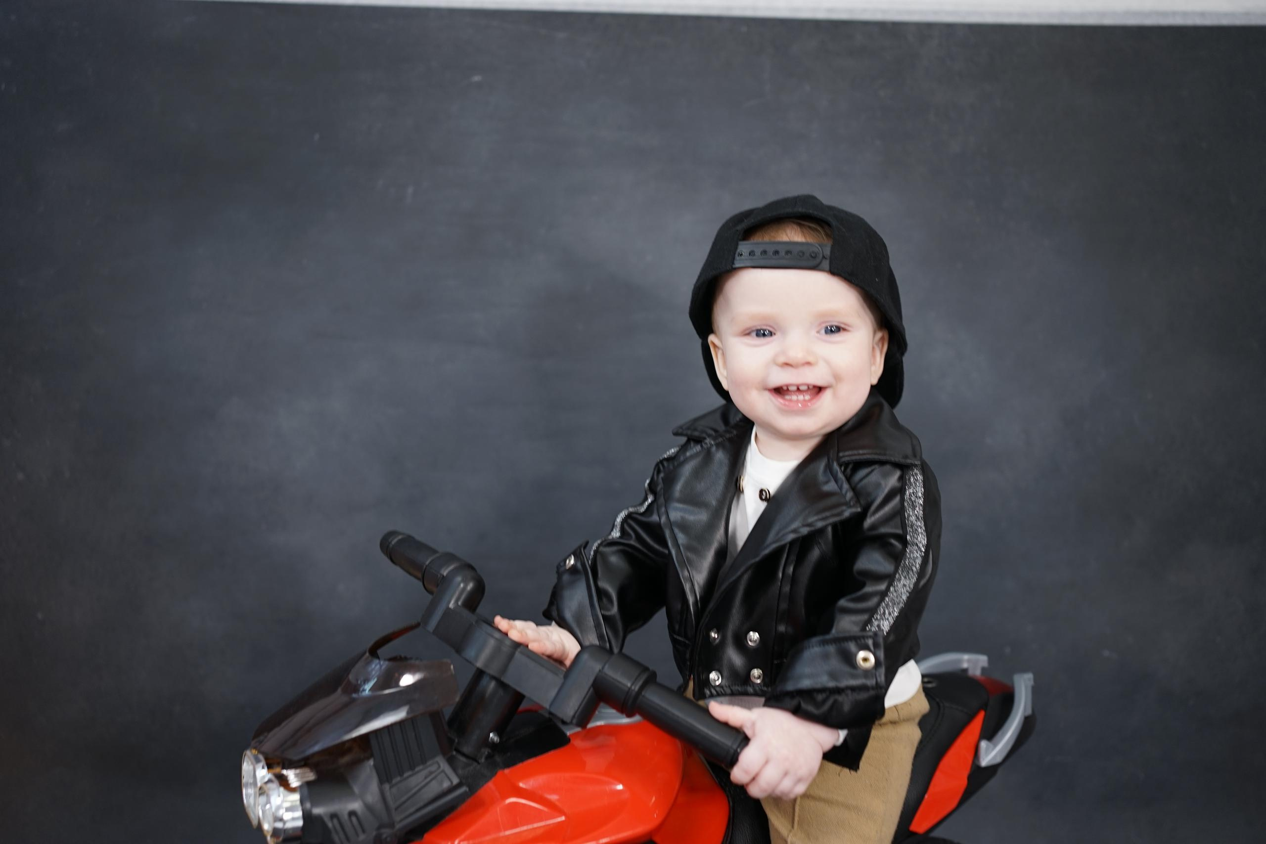 Фотозоны на ХОЛСТЕ. Детская Фотостудия ГОДОВАСИКИ в Санкт-Петербурге фотосесия на годик