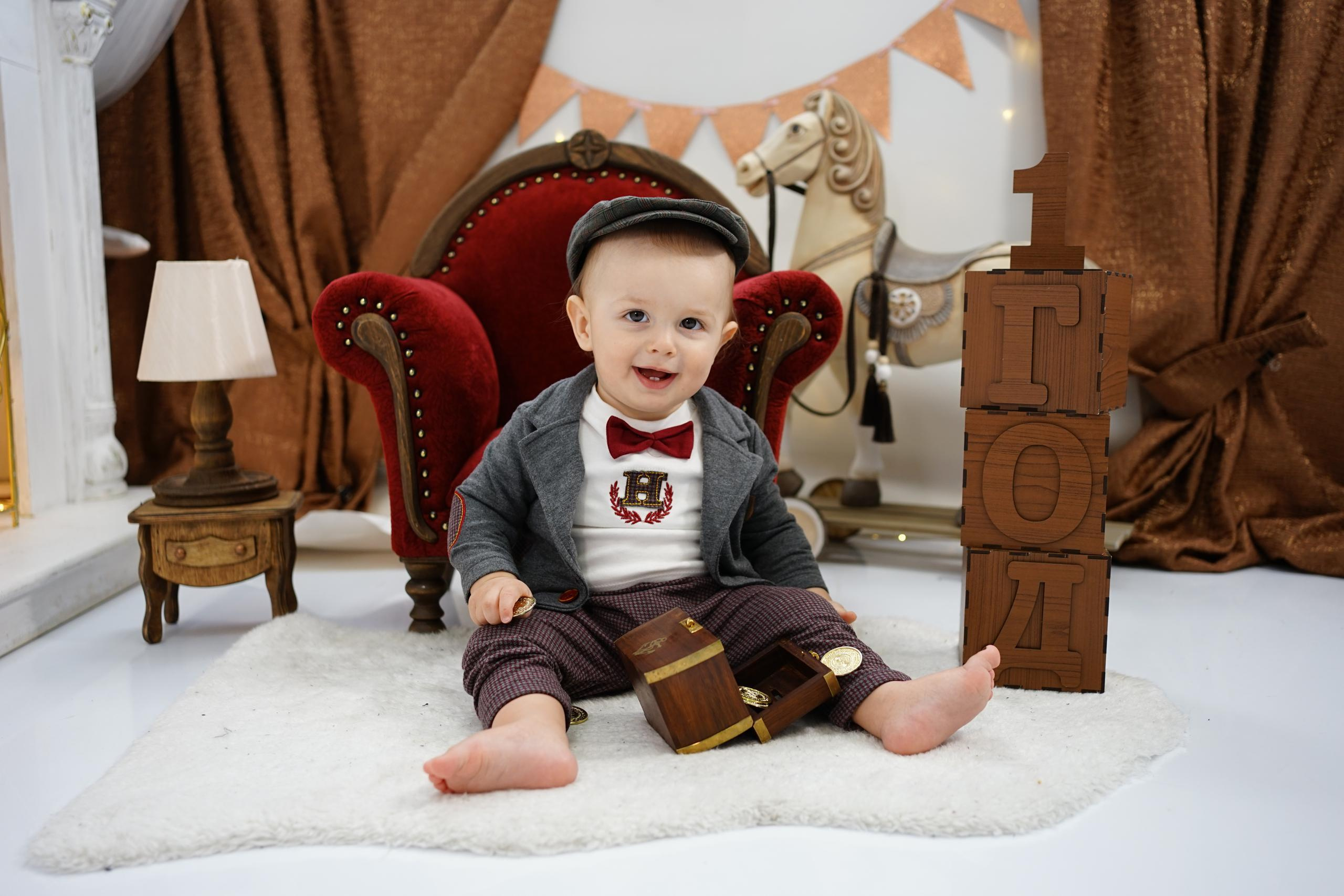 Бордовая зона. Детская Фотостудия ГОДОВАСИКИ в Санкт-Петербурге фотосесия на годик