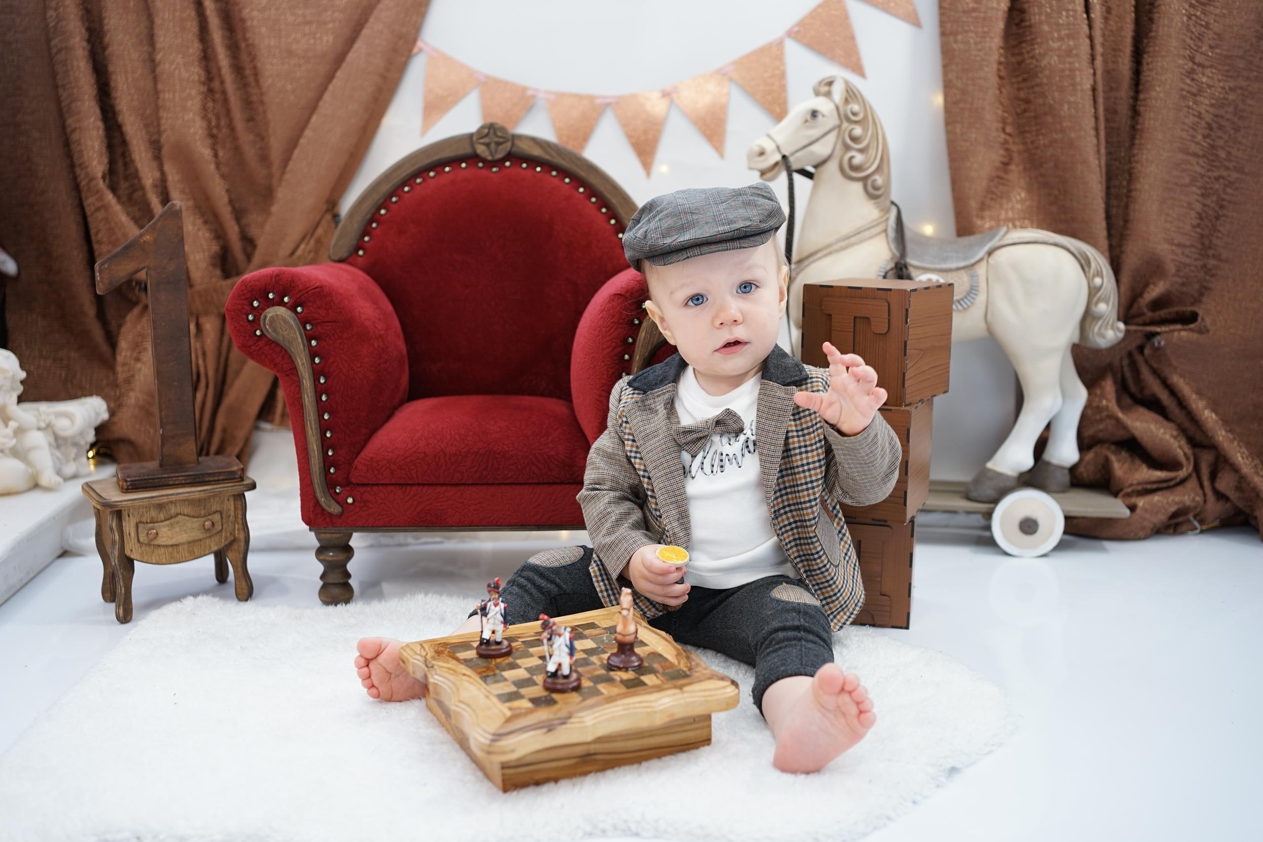 Бордовая зона. Детская Фотостудия ГОДОВАСИКИ в Санкт-Петербурге фотосесия на годик