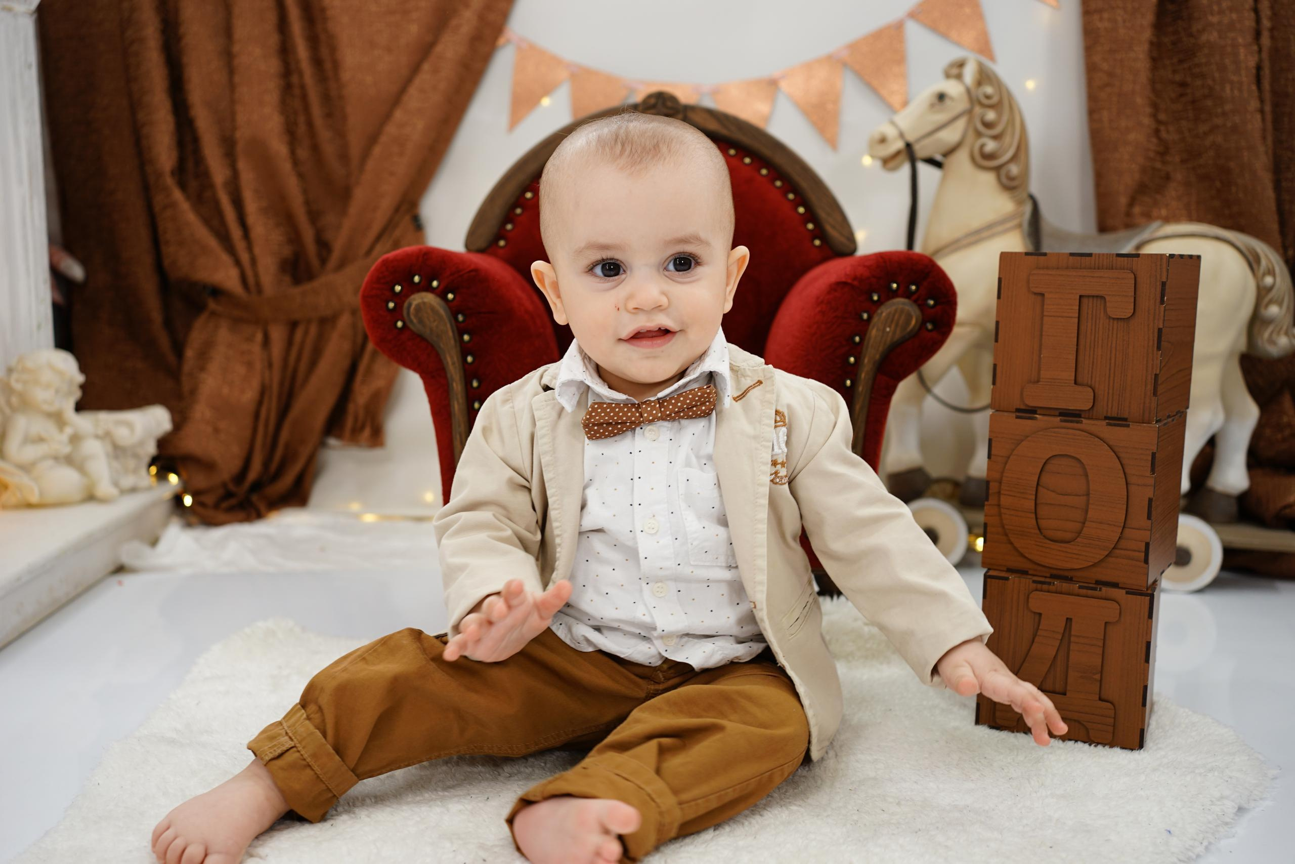 Бордовая зона. Детская Фотостудия ГОДОВАСИКИ в Санкт-Петербурге фотосесия на годик